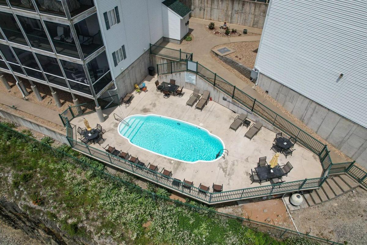 Boat Slip, 3 Pools, Golf, Ozarks Ampitheater, & Amazing Lake Views at Big Niangua