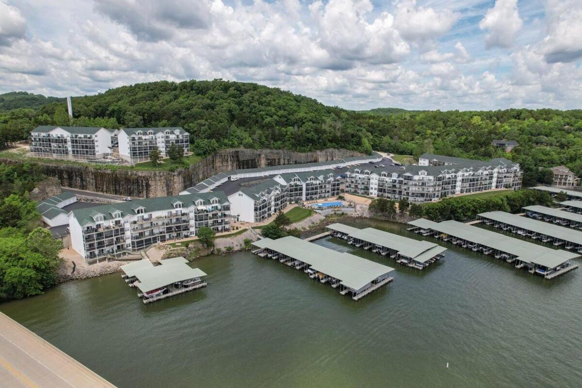 Boat Slip, 3 Pools, Golf, Ozarks Ampitheater, & Amazing Lake Views at Big Niangua