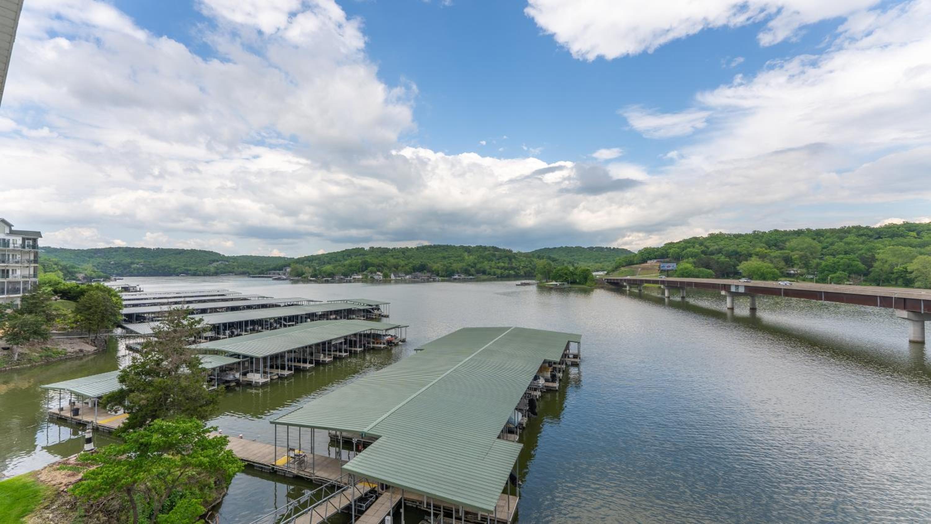Boat Slip, 3 Pools, Golf, Ozarks Ampitheater, & Amazing Lake Views at Big Niangua