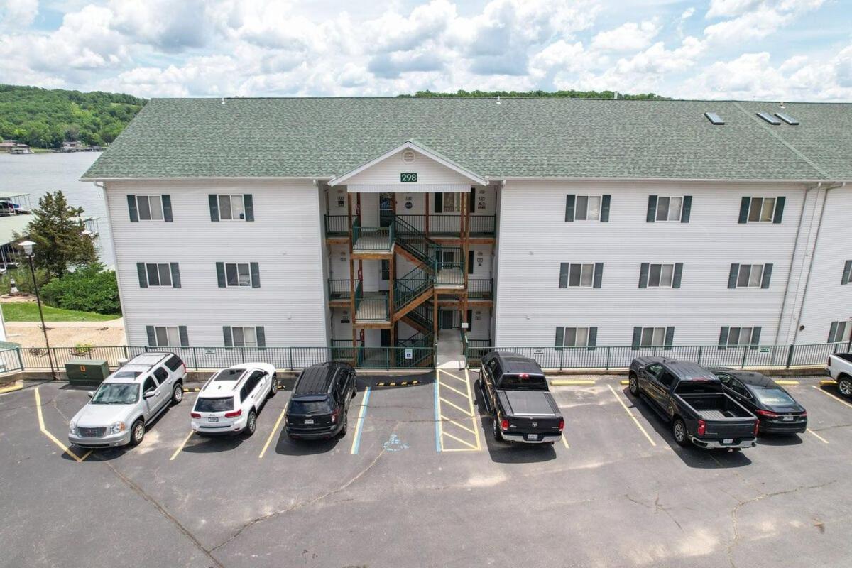 Boat Slip, 3 Pools, Golf, Ozarks Ampitheater, & Amazing Lake Views at Big Niangua