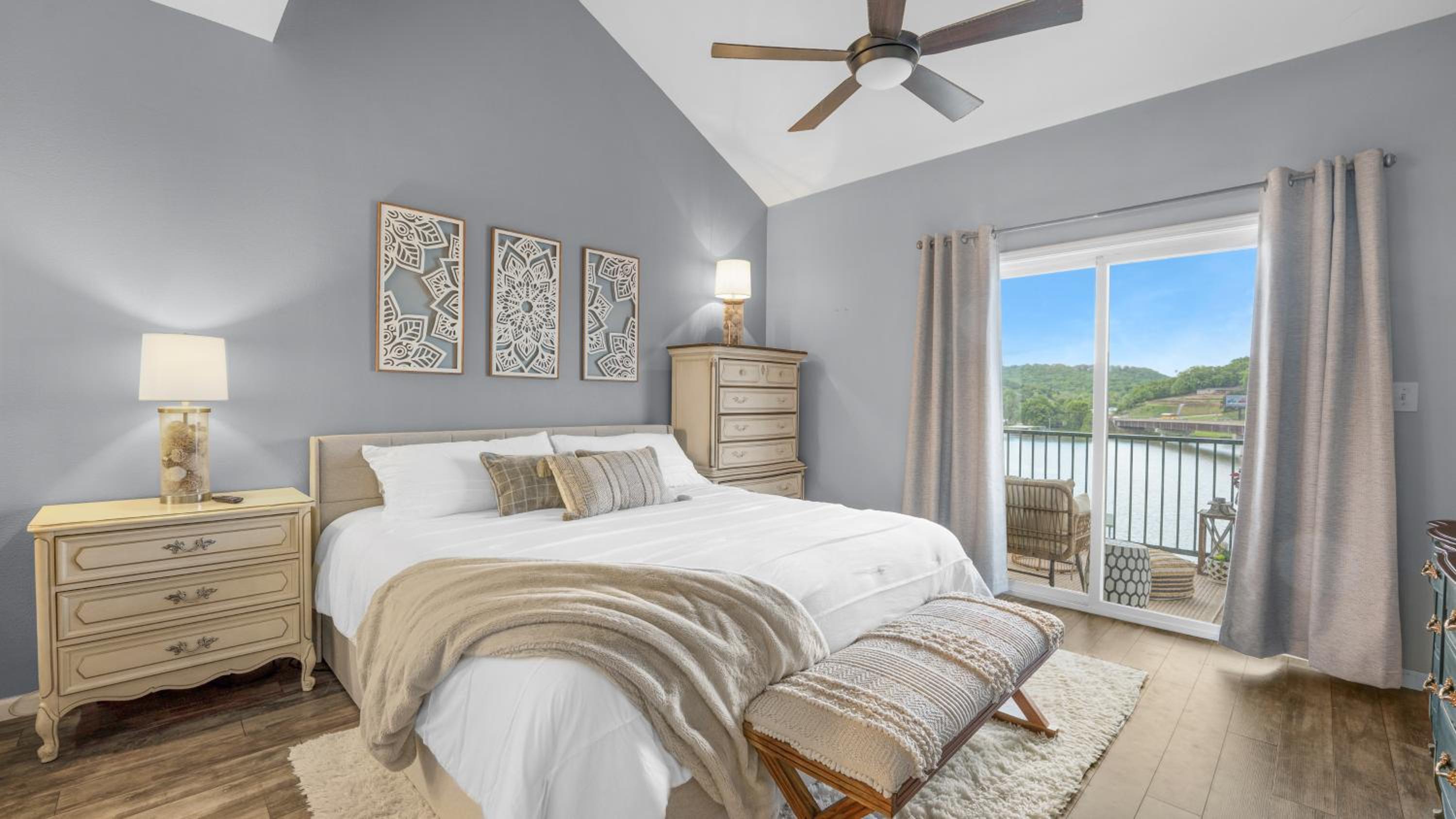 Boat Slip, 3 Pools, Golf, Ozarks Ampitheater, & Amazing Lake Views at Big Niangua
