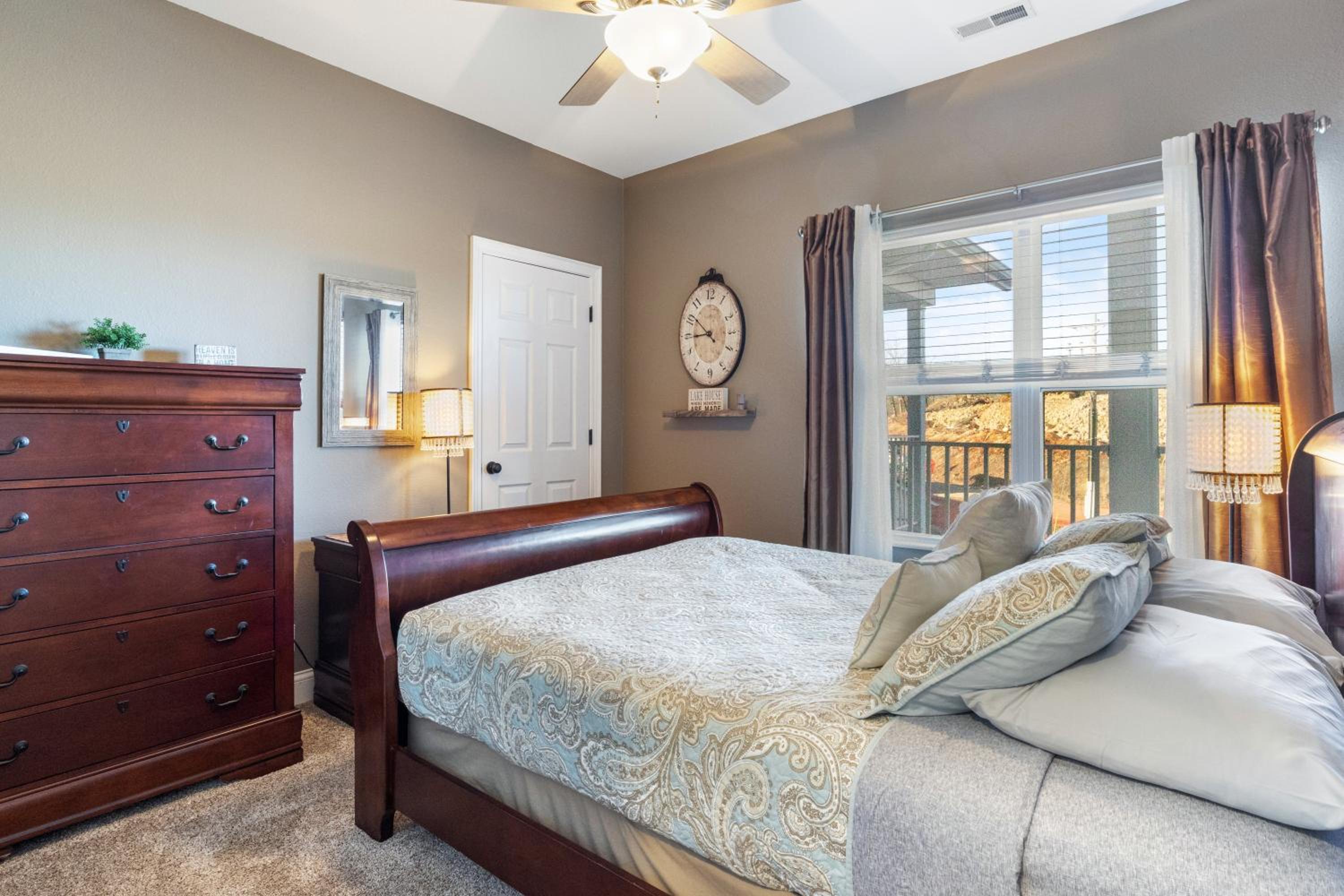 Beautiful Cove Views & Plenty Relaxing Spaces