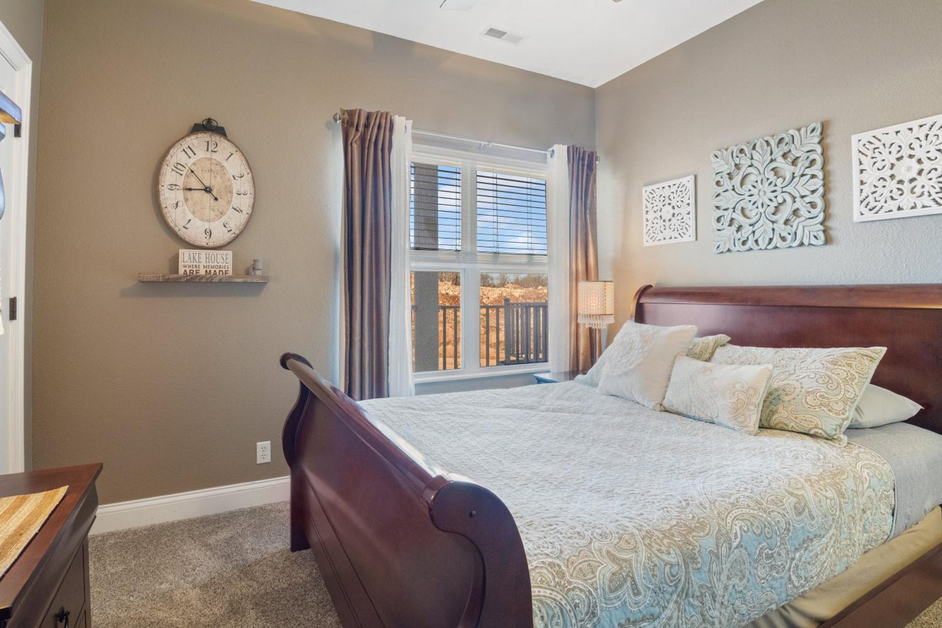 Beautiful Cove Views & Plenty Relaxing Spaces