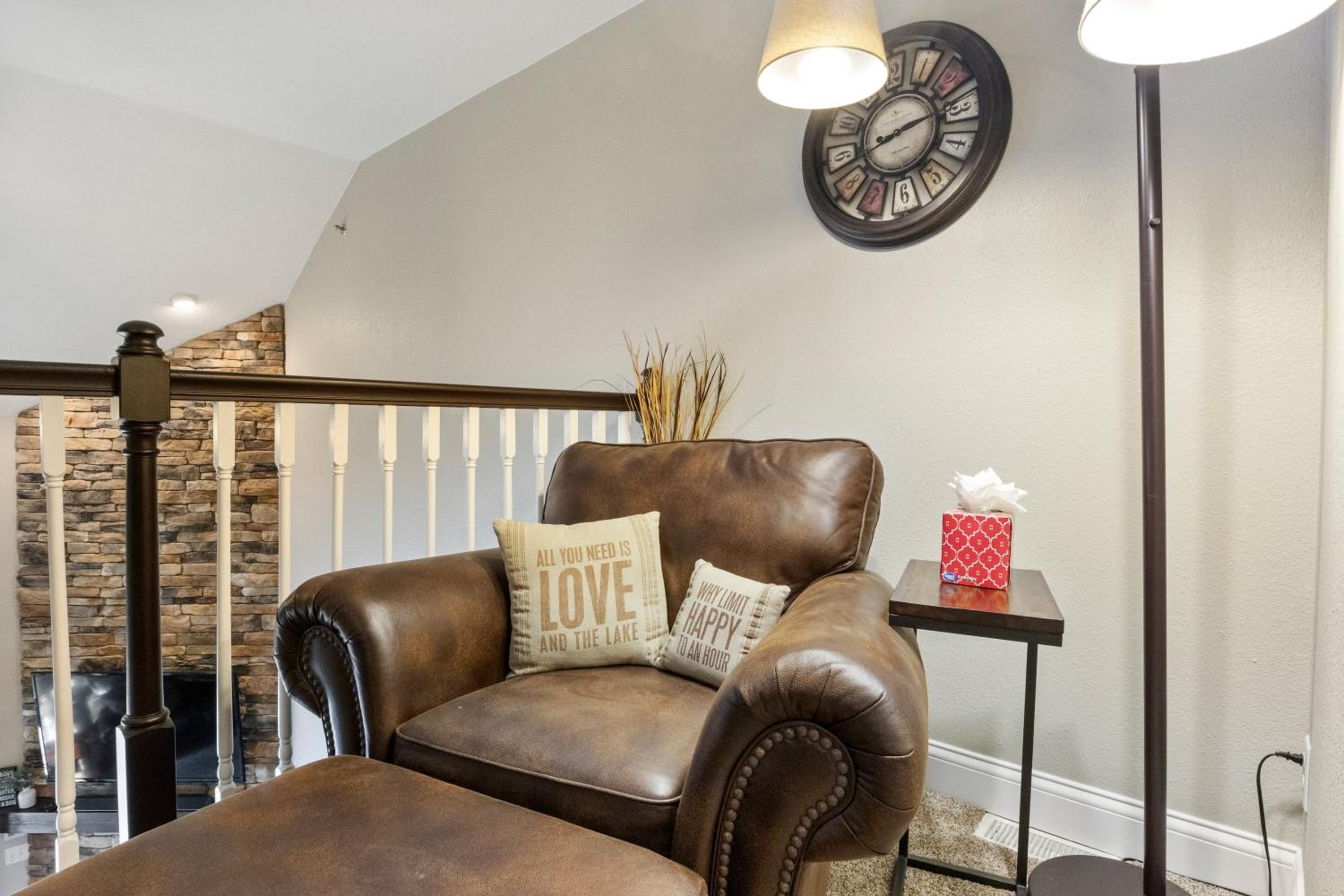 Beautiful Cove Views & Plenty Relaxing Spaces