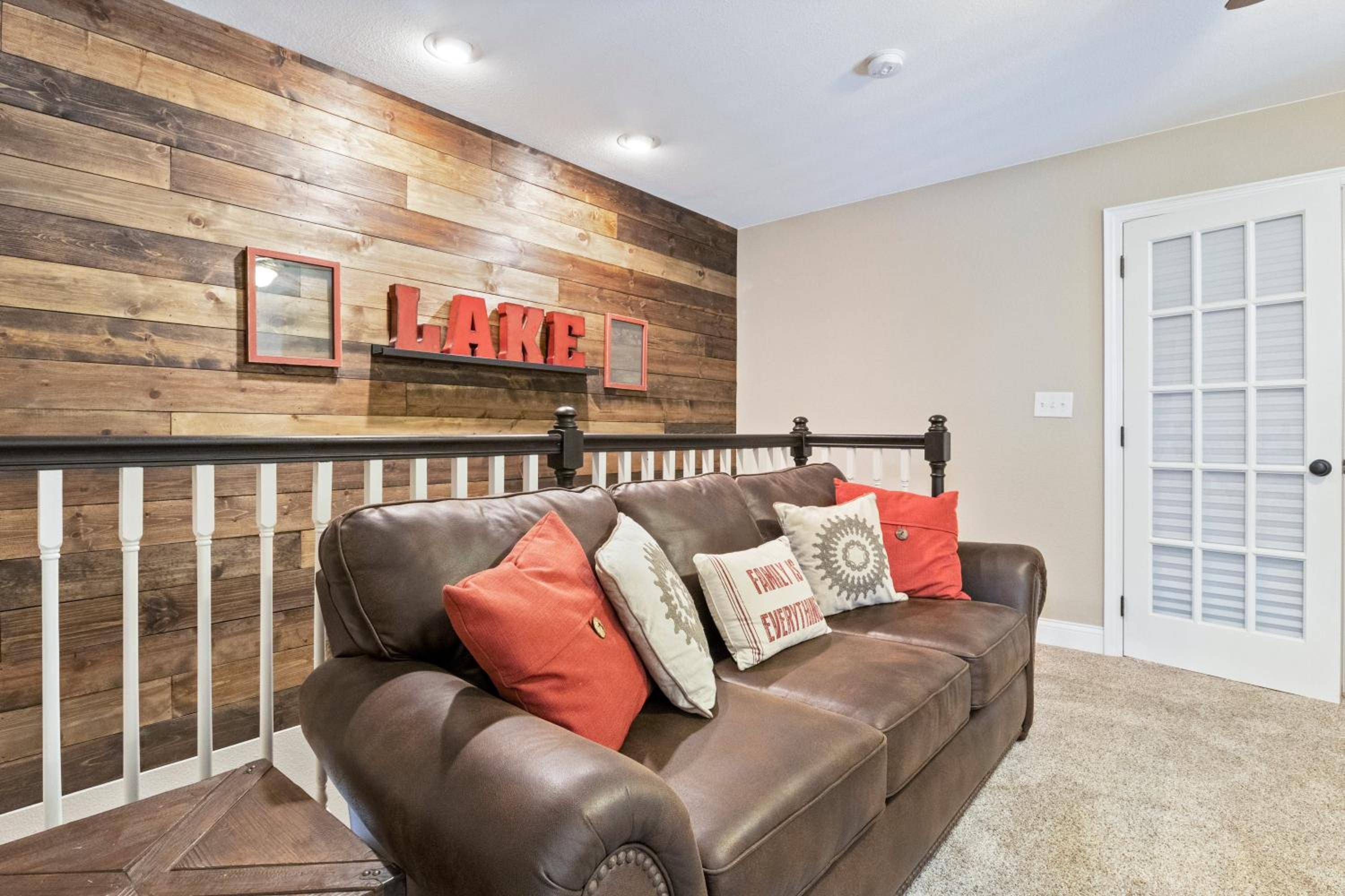 Beautiful Cove Views & Plenty Relaxing Spaces