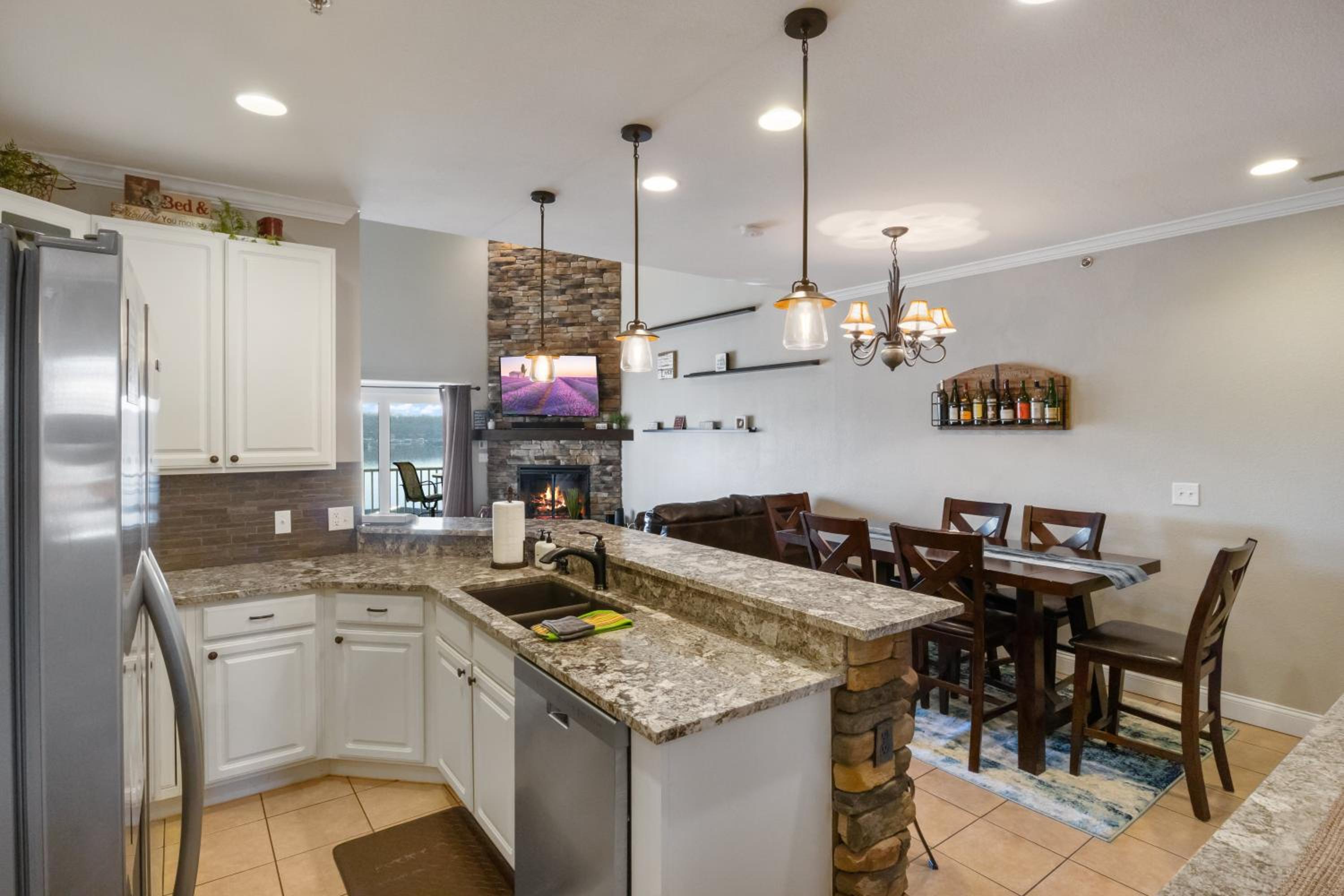 Beautiful Cove Views & Plenty Relaxing Spaces