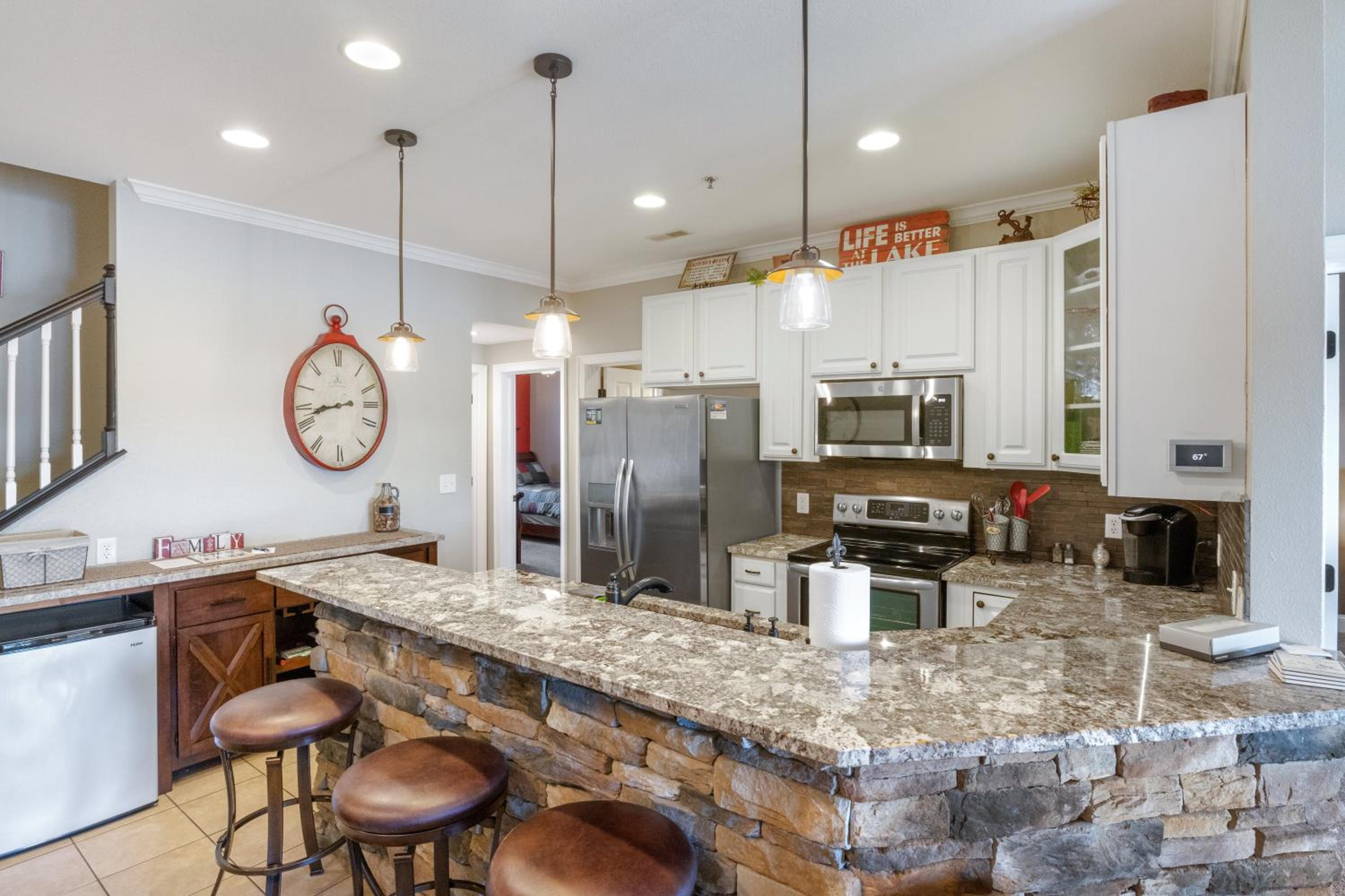 Beautiful Cove Views & Plenty Relaxing Spaces