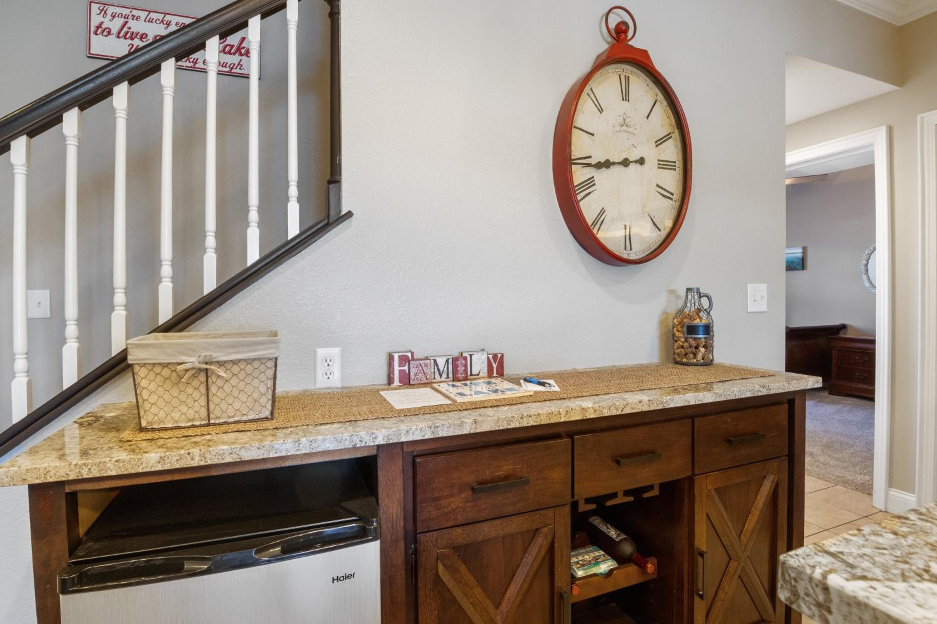 Beautiful Cove Views & Plenty Relaxing Spaces