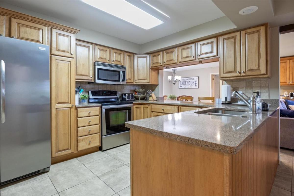 Excellent Family Stay w/ Boat Slip, 2 Pools, Hot Tub, Courts & Arcade Games