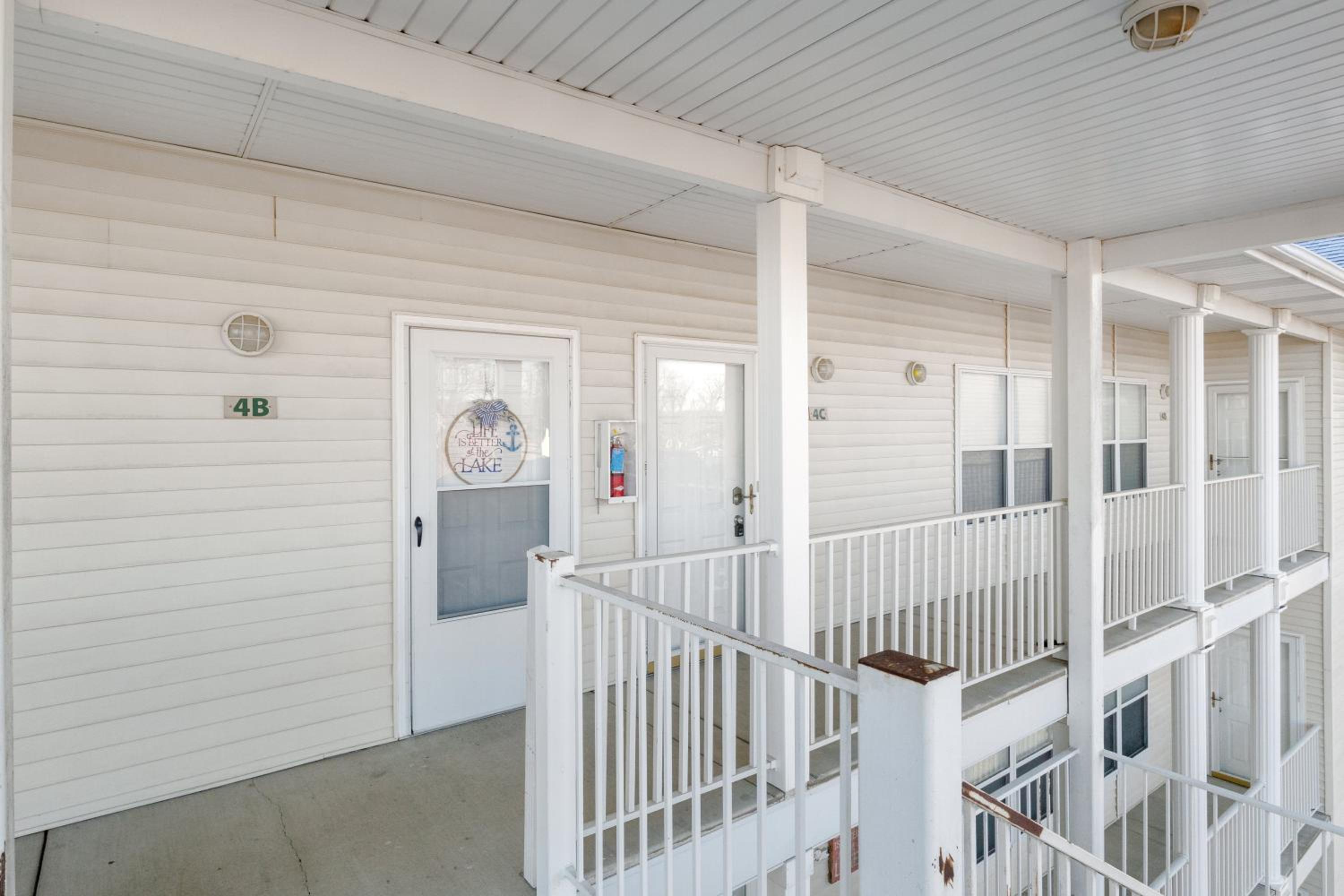 Beautiful Cove Views & Plenty Relaxing Spaces