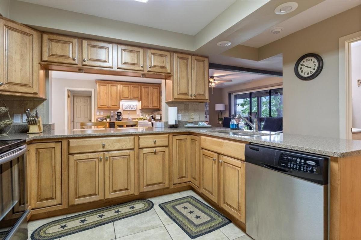 Excellent Family Stay w/ Boat Slip, 2 Pools, Hot Tub, Courts & Arcade Games