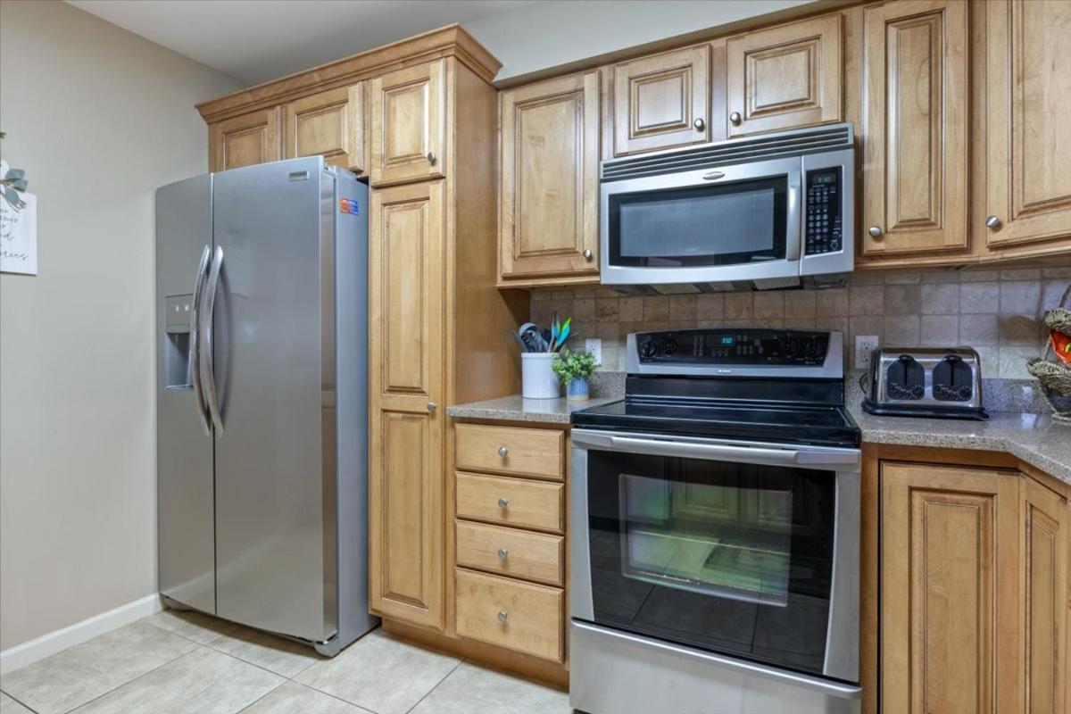 Excellent Family Stay w/ Boat Slip, 2 Pools, Hot Tub, Courts & Arcade Games