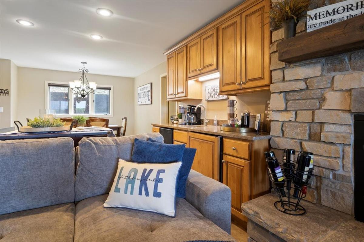 Excellent Family Stay w/ Boat Slip, 2 Pools, Hot Tub, Courts & Arcade Games