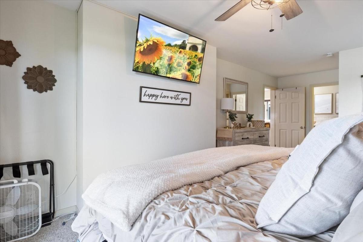 Excellent Family Stay w/ Boat Slip, 2 Pools, Hot Tub, Courts & Arcade Games