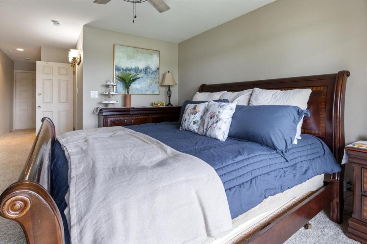 Excellent Family Stay w/ Boat Slip, 2 Pools, Hot Tub, Courts & Arcade Games