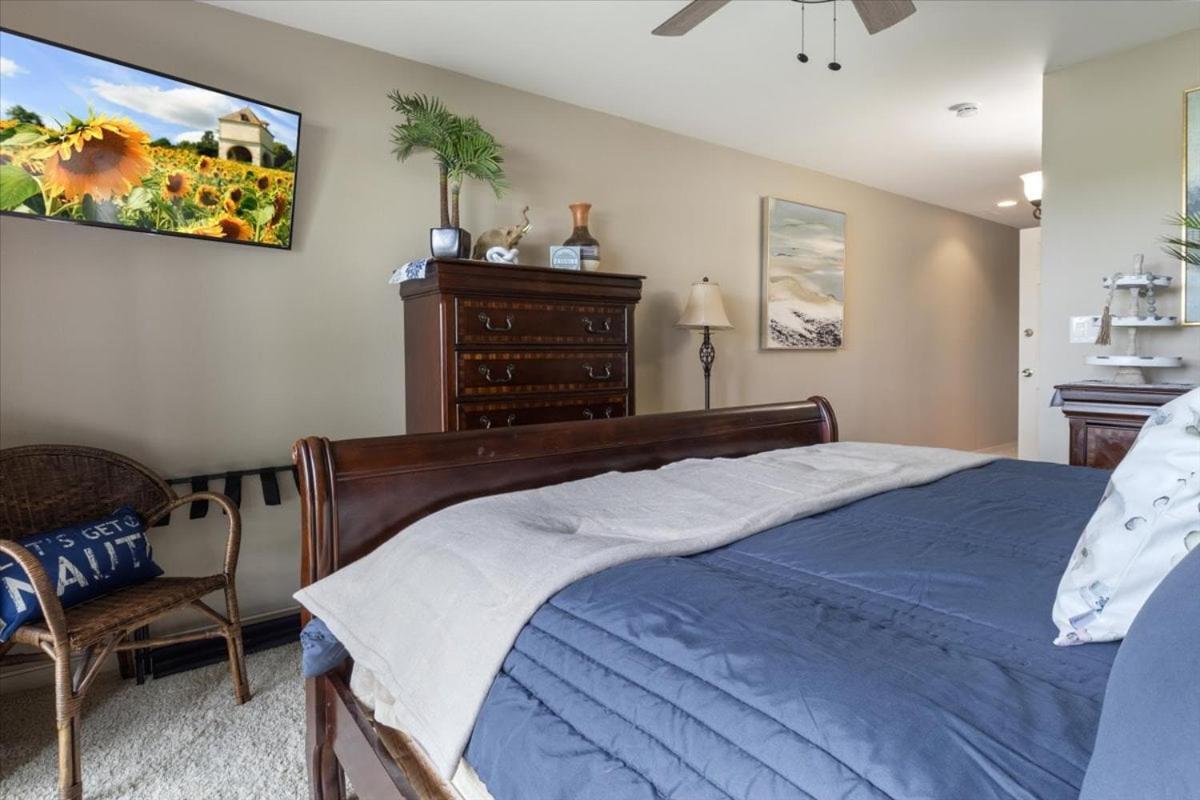 Excellent Family Stay w/ Boat Slip, 2 Pools, Hot Tub, Courts & Arcade Games