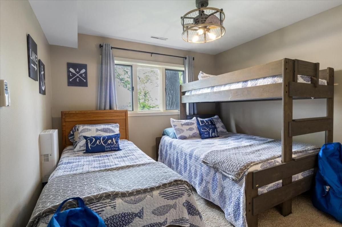 Excellent Family Stay w/ Boat Slip, 2 Pools, Hot Tub, Courts & Arcade Games