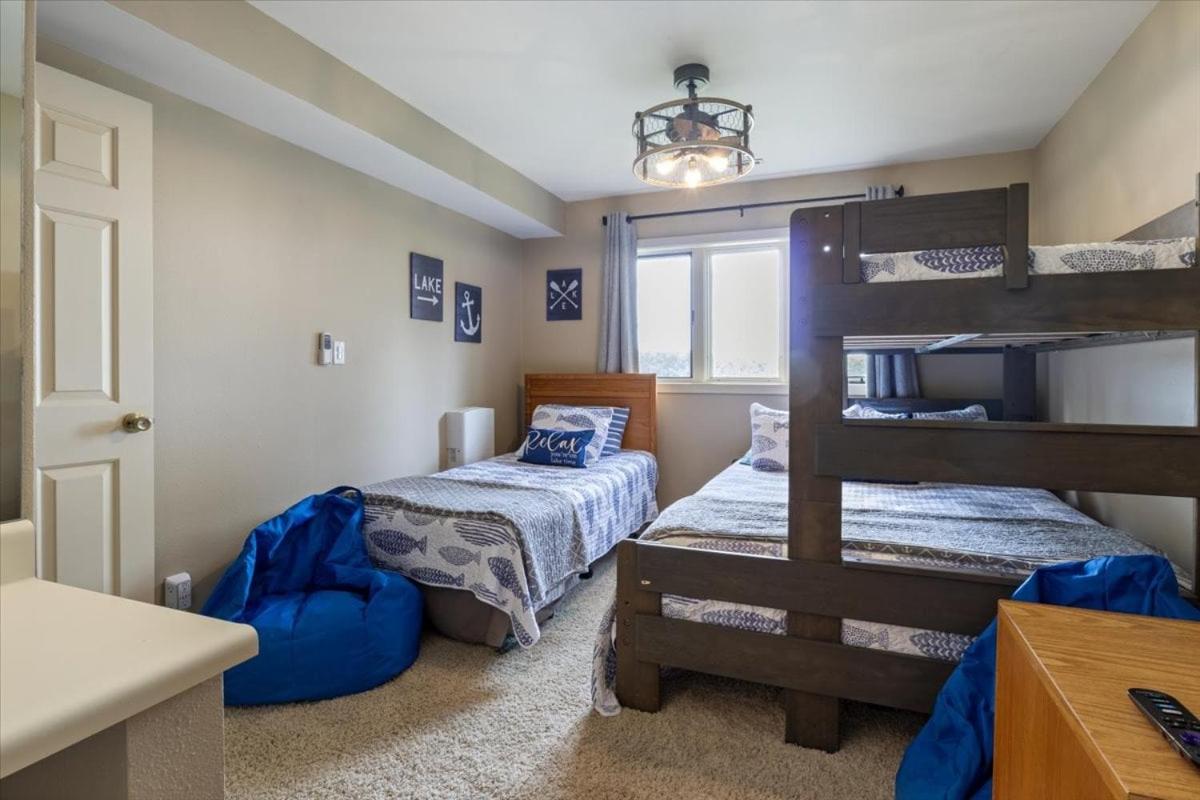 Excellent Family Stay w/ Boat Slip, 2 Pools, Hot Tub, Courts & Arcade Games