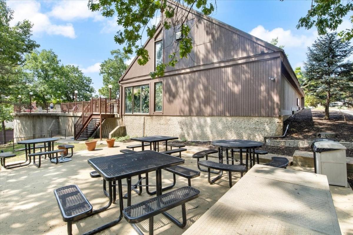 Excellent Family Stay w/ Boat Slip, 2 Pools, Hot Tub, Courts & Arcade Games
