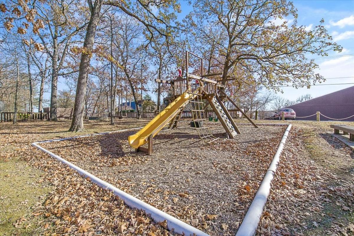 Excellent Family Stay w/ Boat Slip, 2 Pools, Hot Tub, Courts & Arcade Games