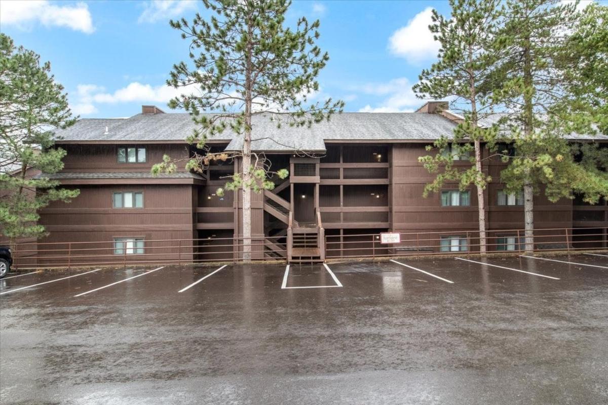 Excellent Family Stay w/ Boat Slip, 2 Pools, Hot Tub, Courts & Arcade Games