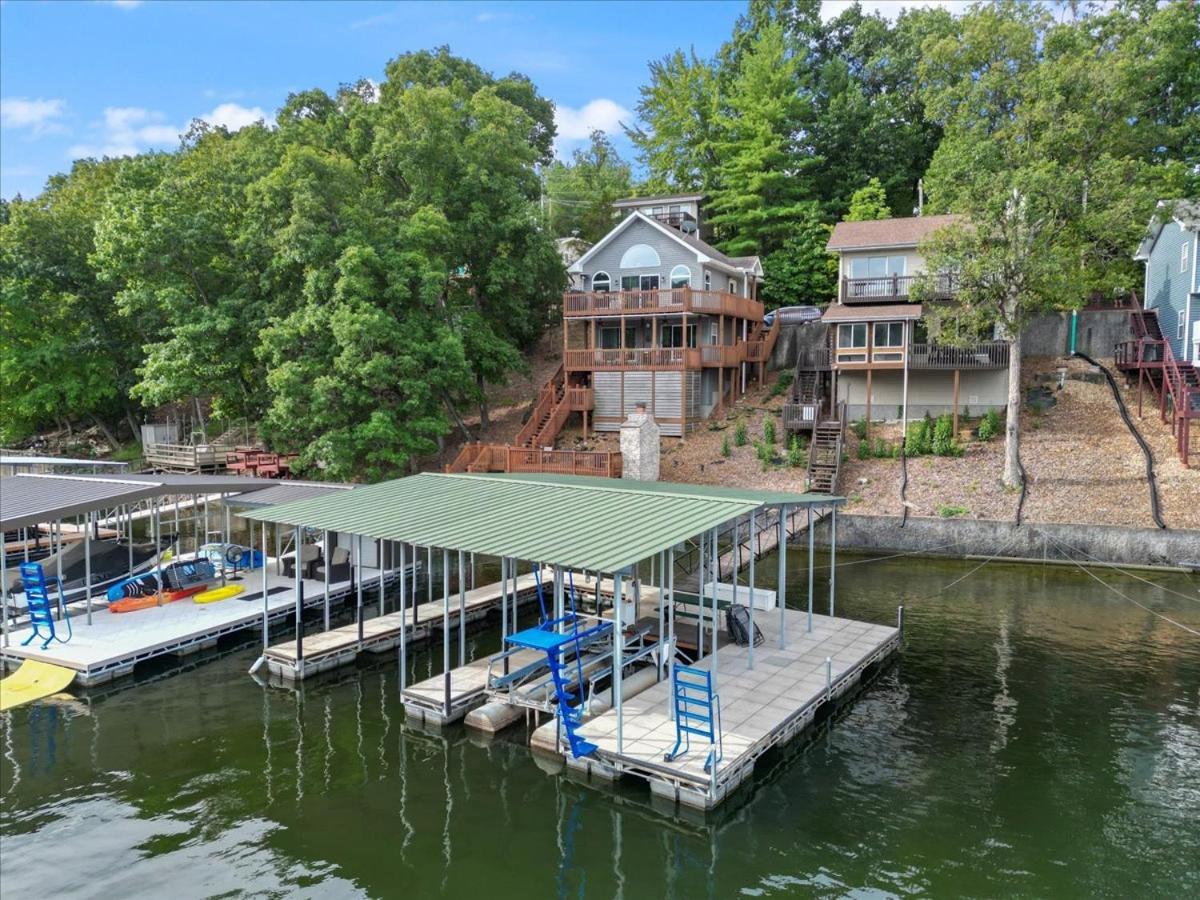 Captivating Views, Amazing Design and Lake Living