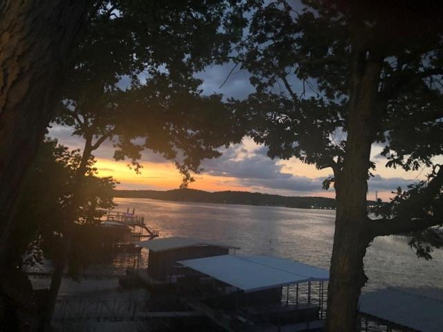 Captivating Views, Amazing Design and Lake Living