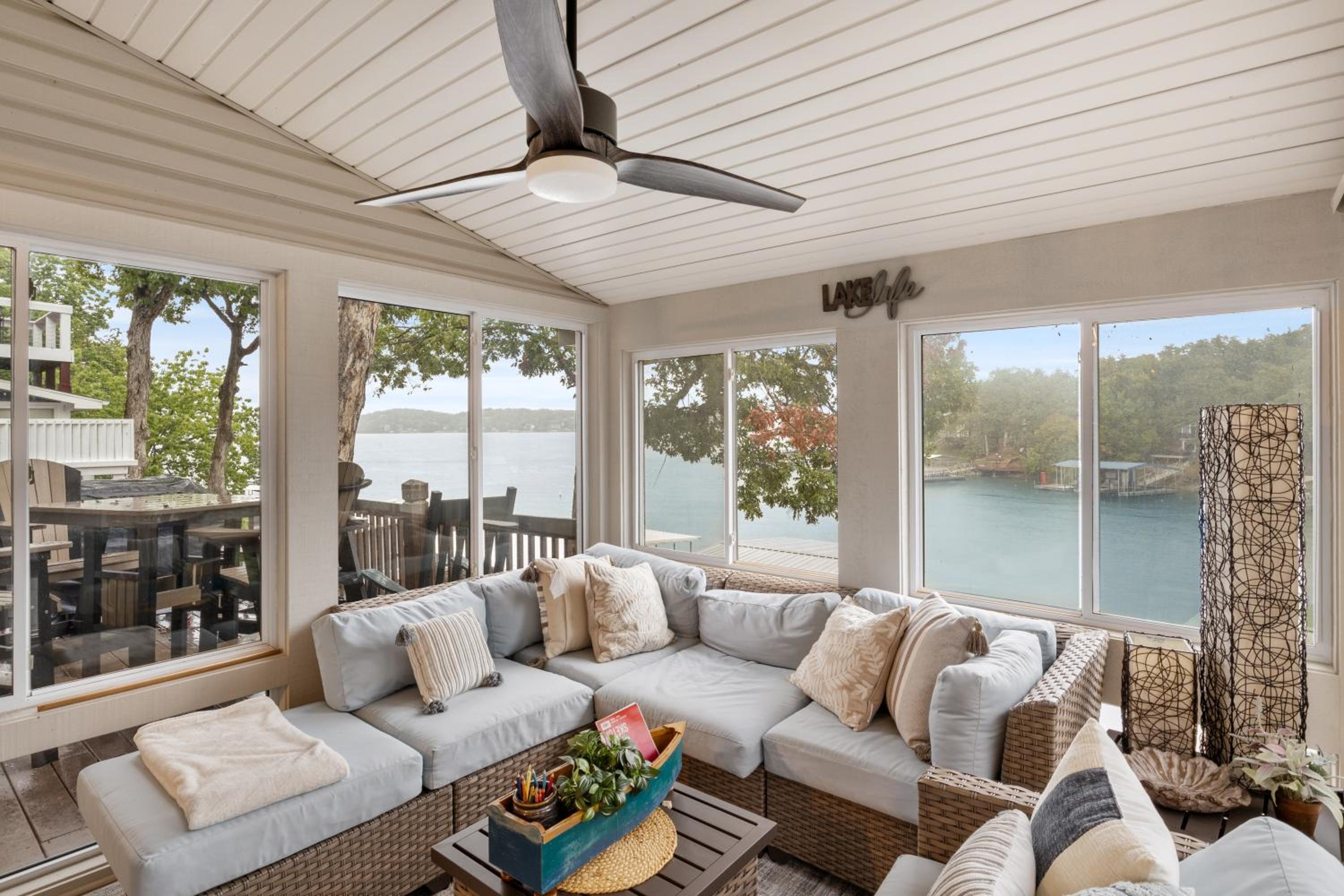 Captivating Views, Amazing Design and Lake Living