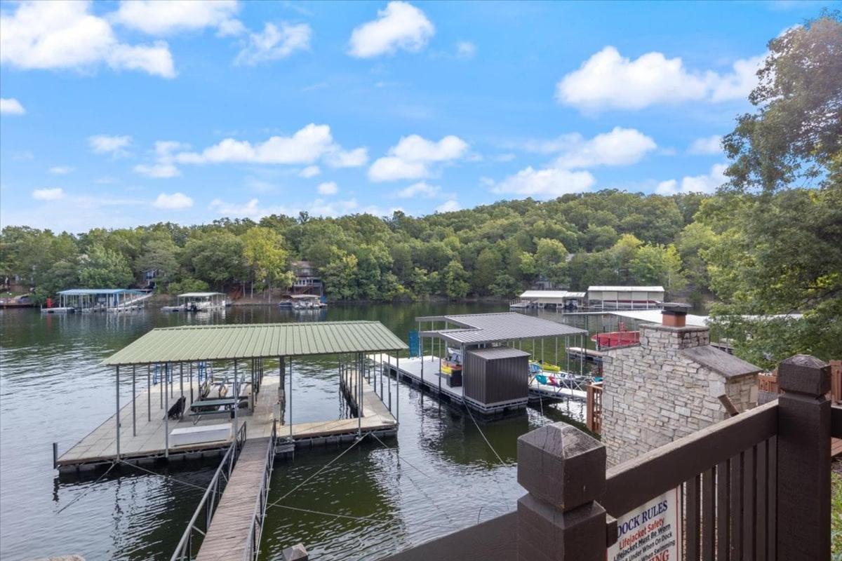 Captivating Views, Amazing Design and Lake Living