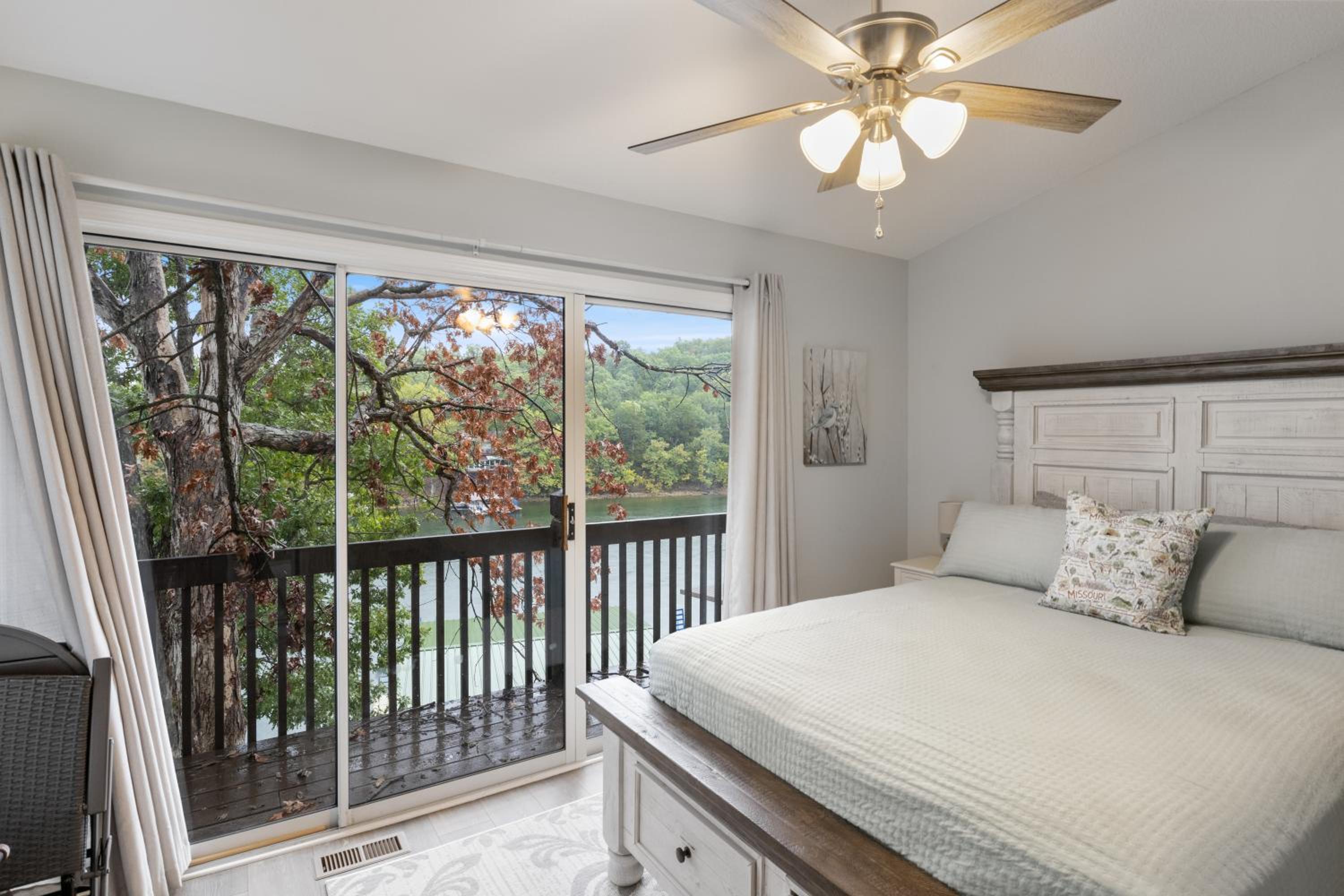 Captivating Views, Amazing Design and Lake Living