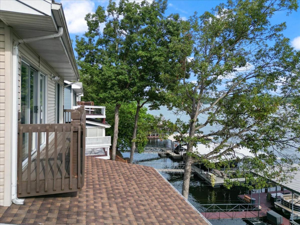 Captivating Views, Amazing Design and Lake Living