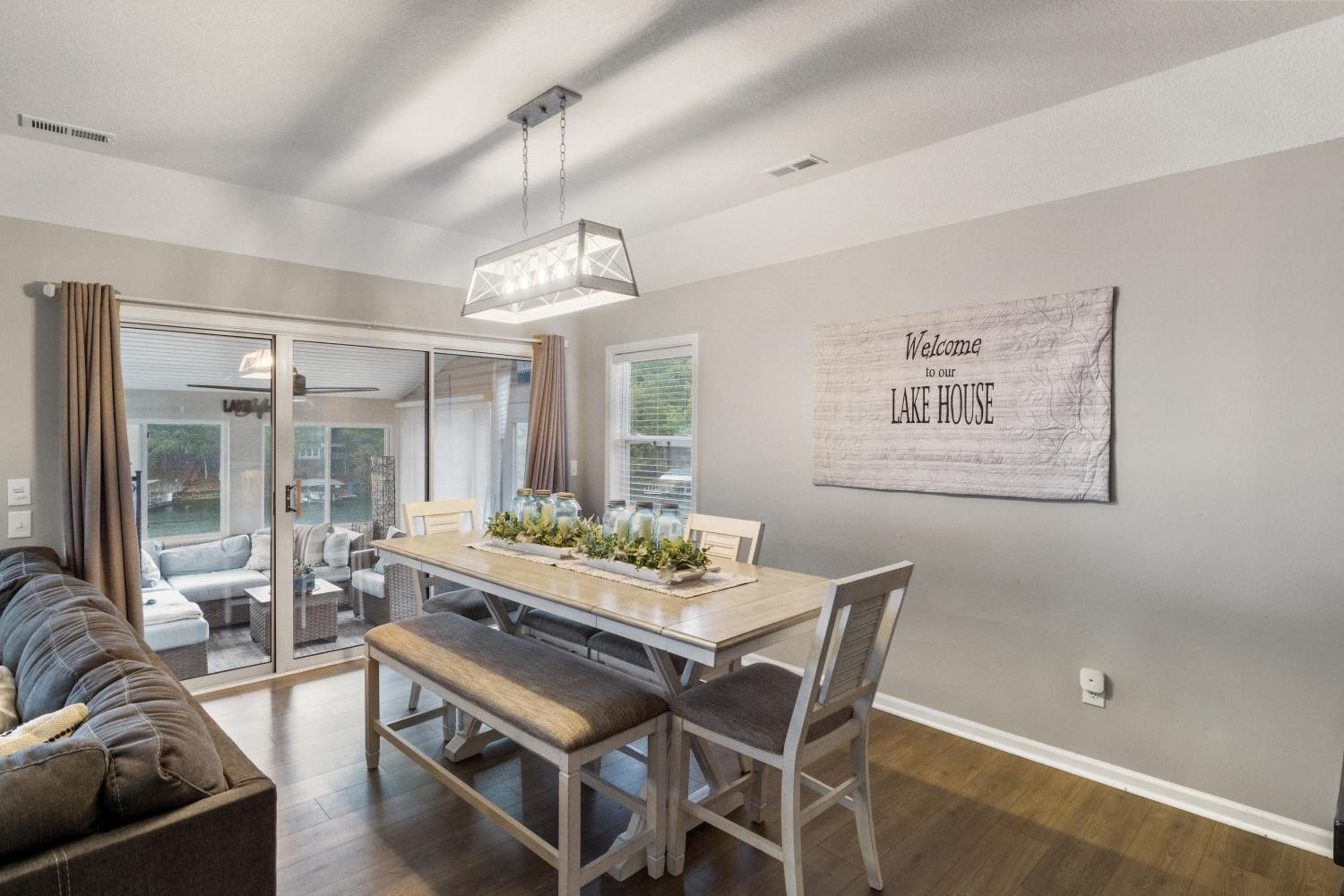 Captivating Views, Amazing Design and Lake Living