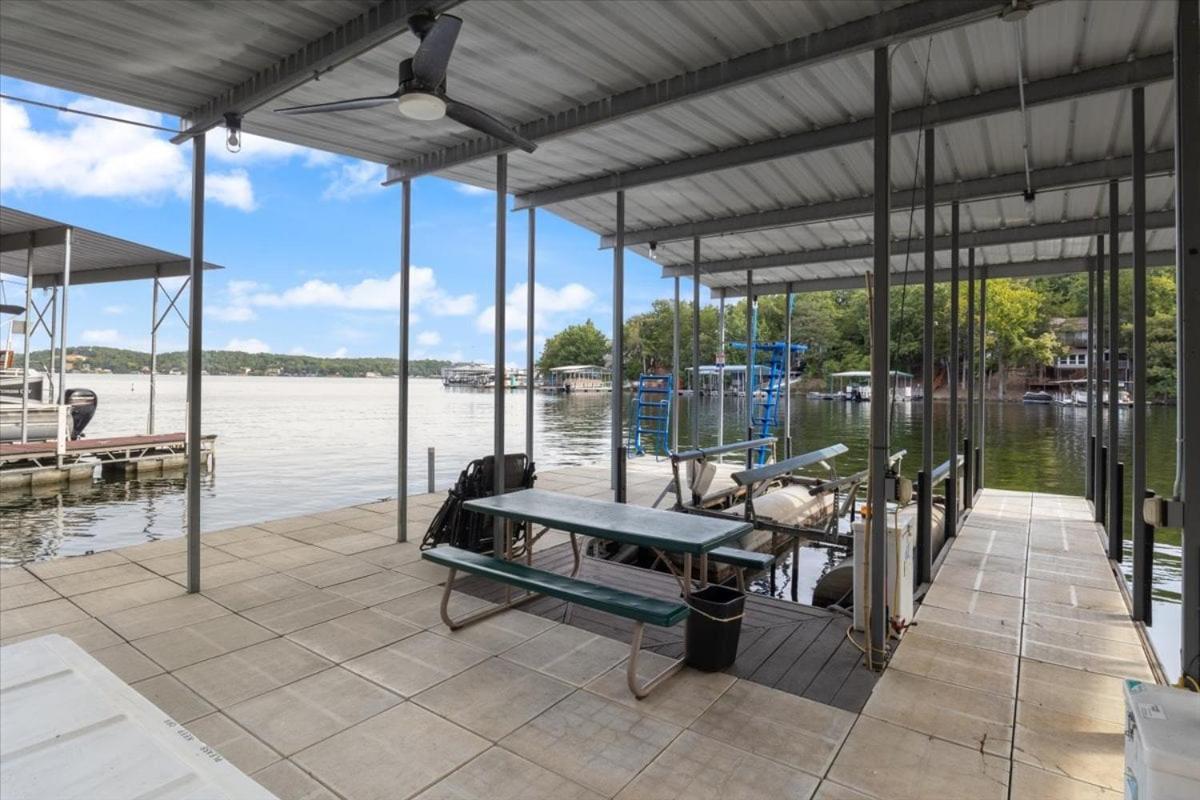 Captivating Views, Amazing Design and Lake Living