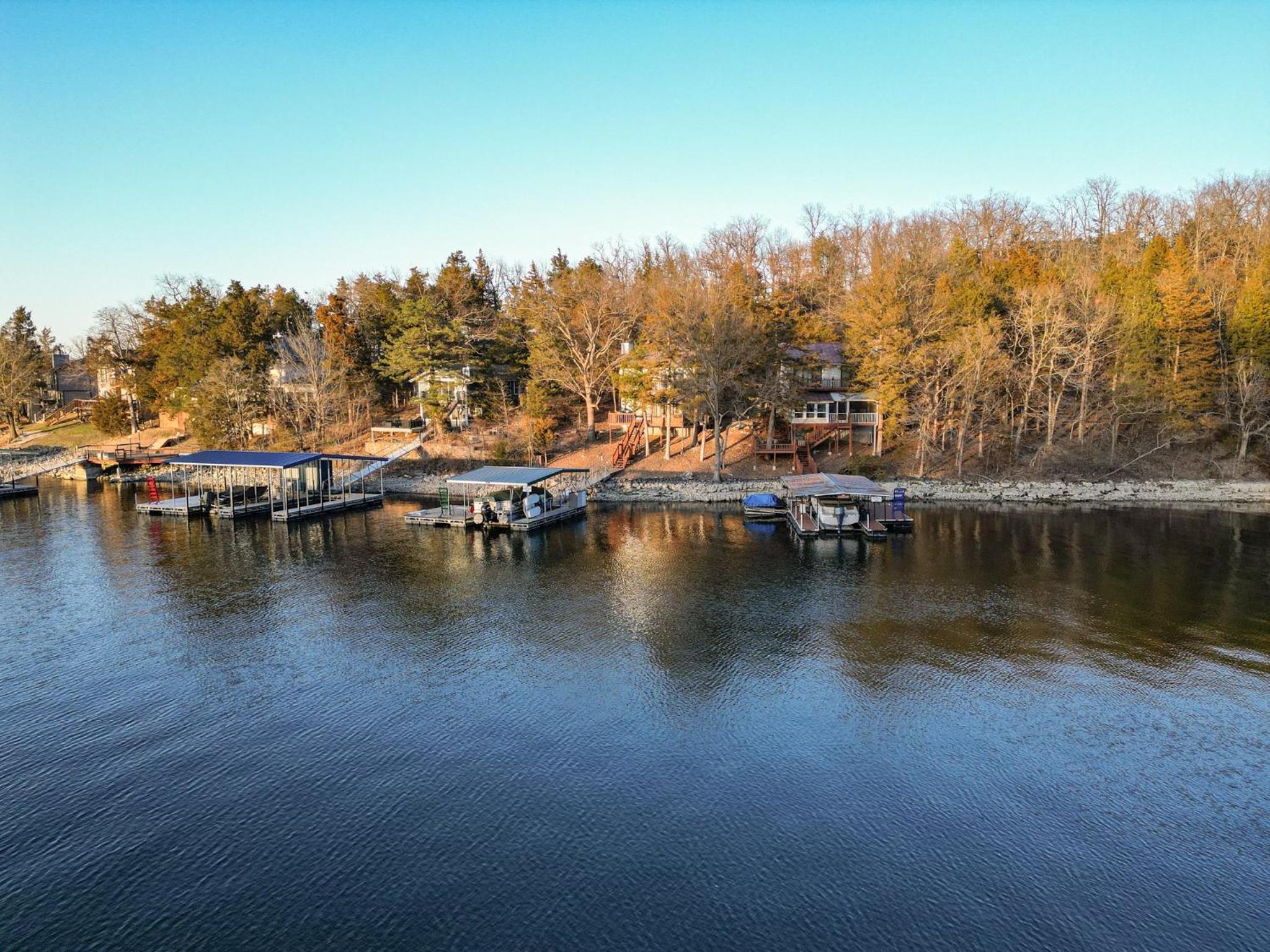 Captivating Views, Amazing Design and Lake Living