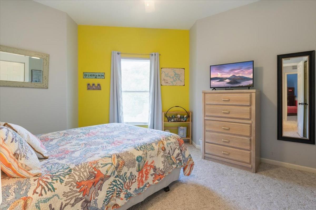 Family-Friendly Condo w/ 2 Pools & Updated Deck on the 14mm