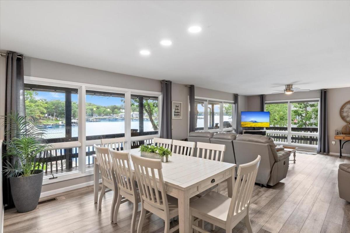 Game Room, Dock Life, Fire Pit & Hot Tub!