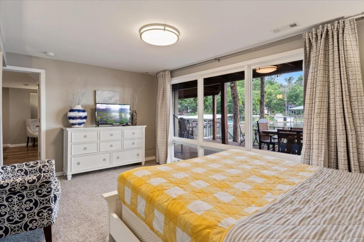 Game Room, Dock Life, Fire Pit & Hot Tub!