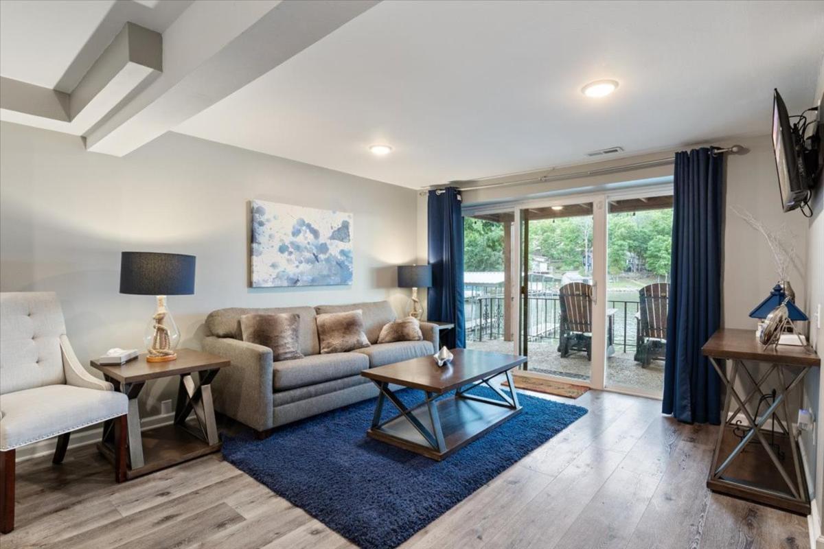 Game Room, Dock Life, Fire Pit & Hot Tub!