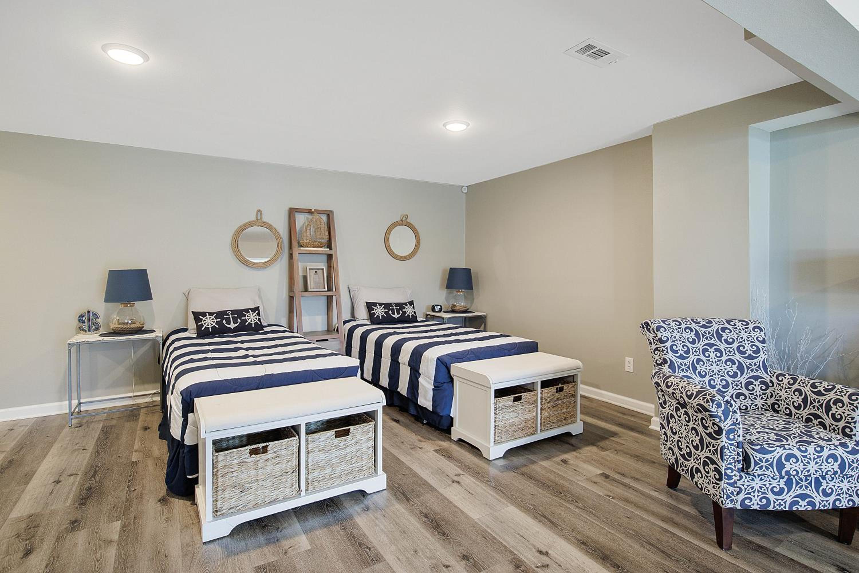 Game Room, Dock Life, Fire Pit & Hot Tub!