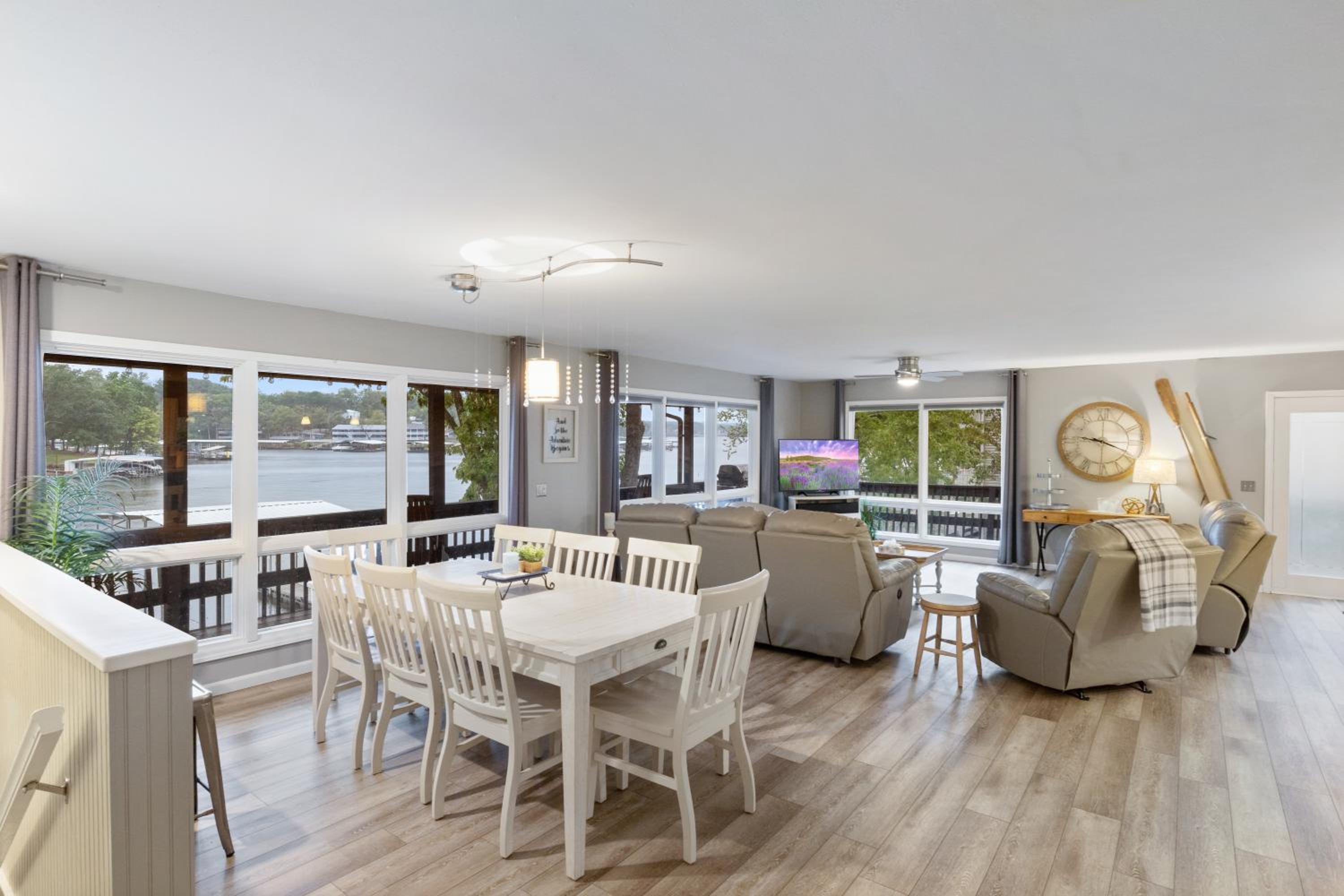 Game Room, Dock Life, Fire Pit & Hot Tub!