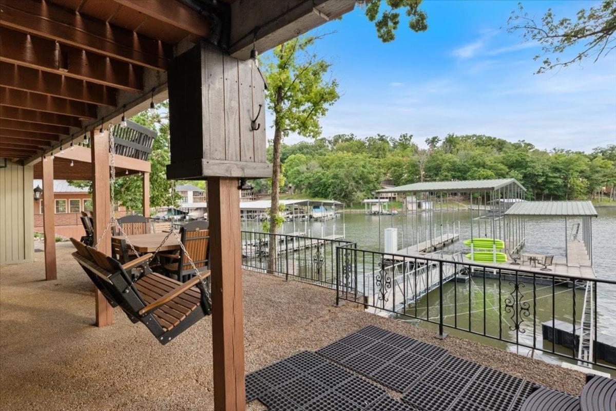 Game Room, Dock Life, Fire Pit & Hot Tub!
