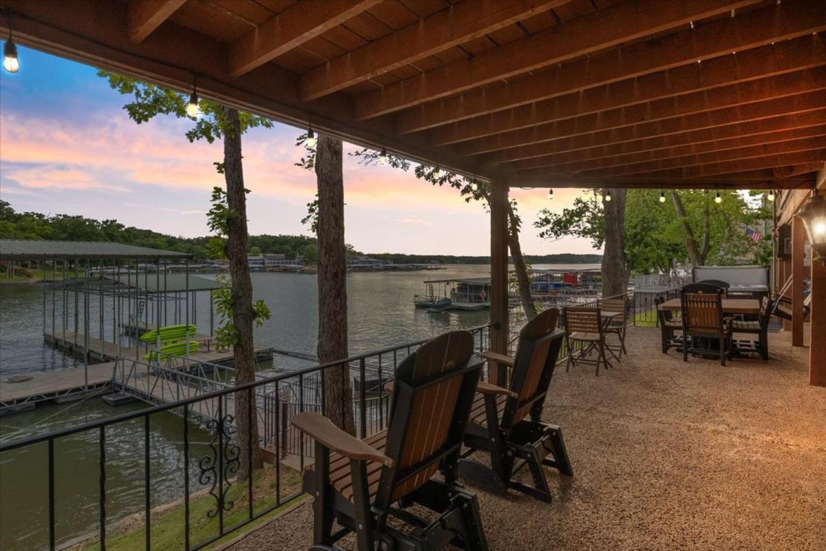 Game Room, Dock Life, Fire Pit & Hot Tub!