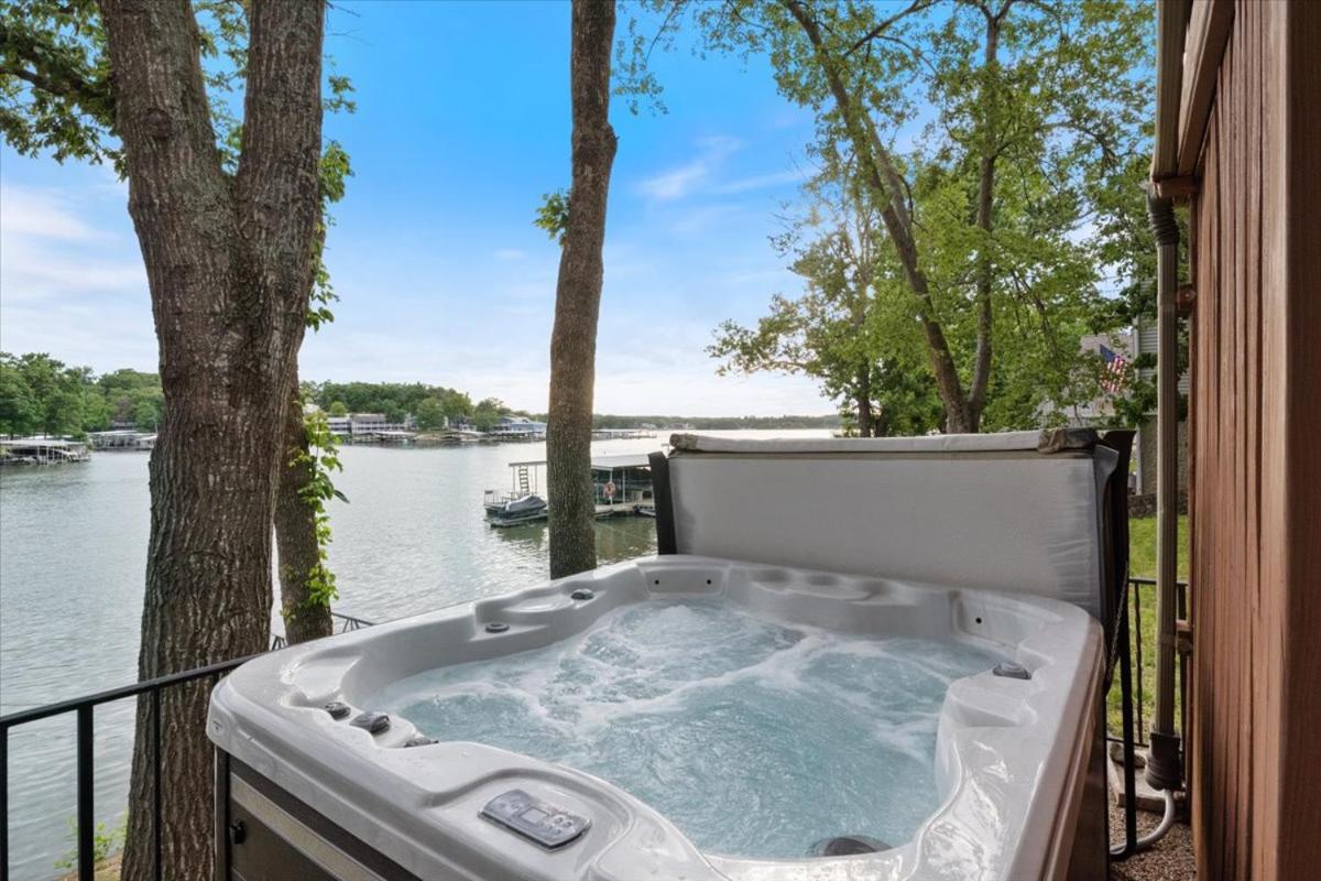 Game Room, Dock Life, Fire Pit & Hot Tub!