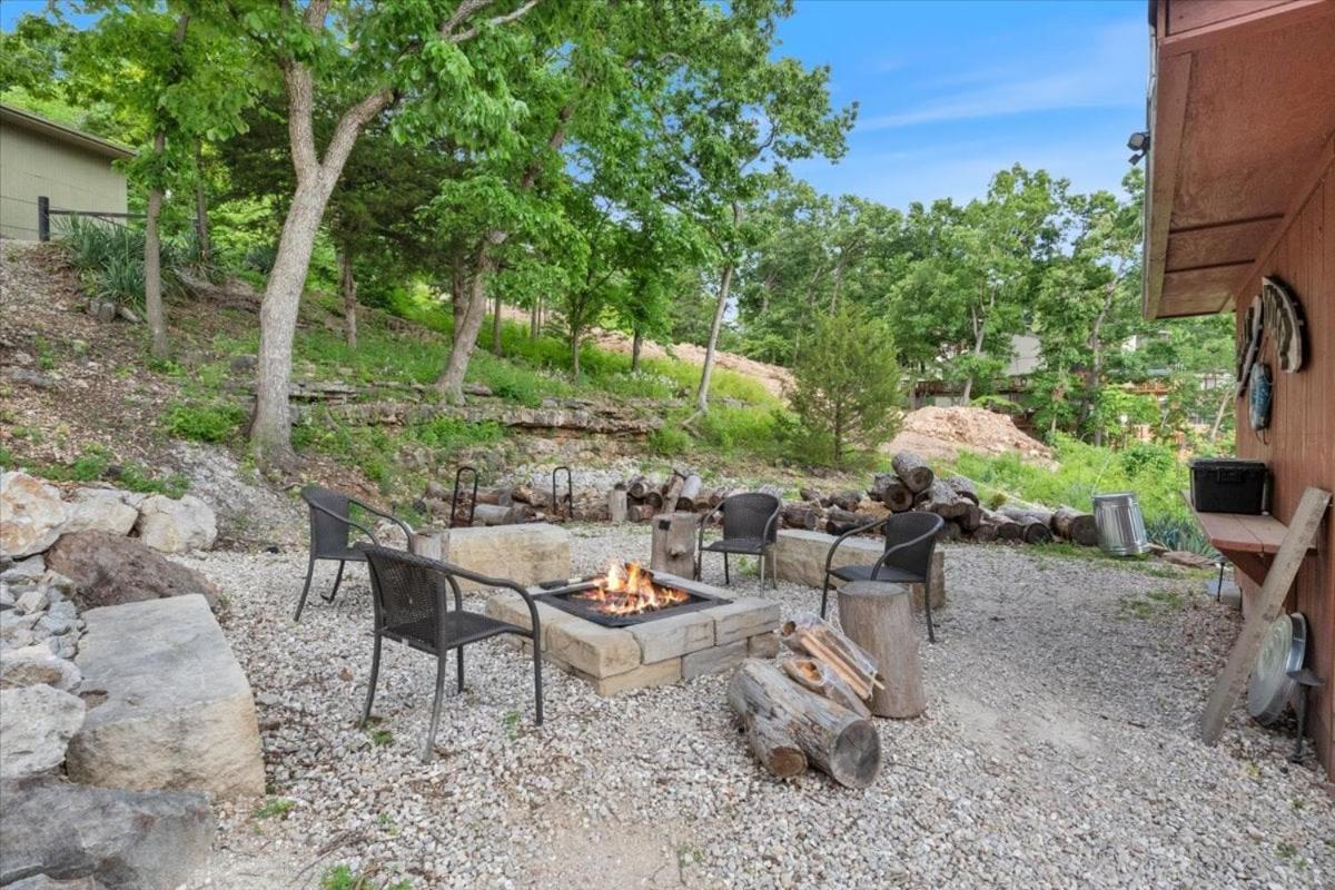Game Room, Dock Life, Fire Pit & Hot Tub!