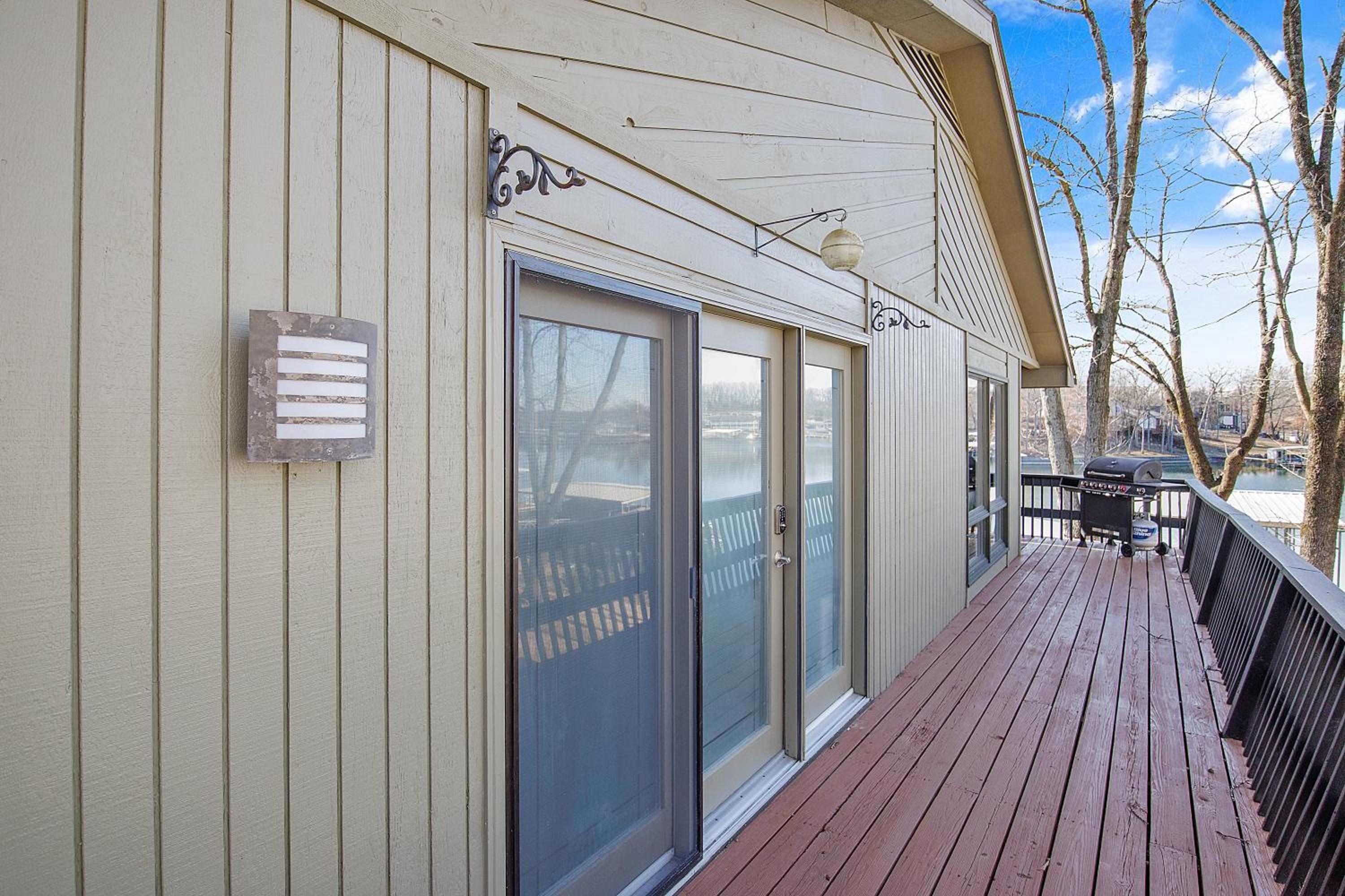 Game Room, Dock Life, Fire Pit & Hot Tub!
