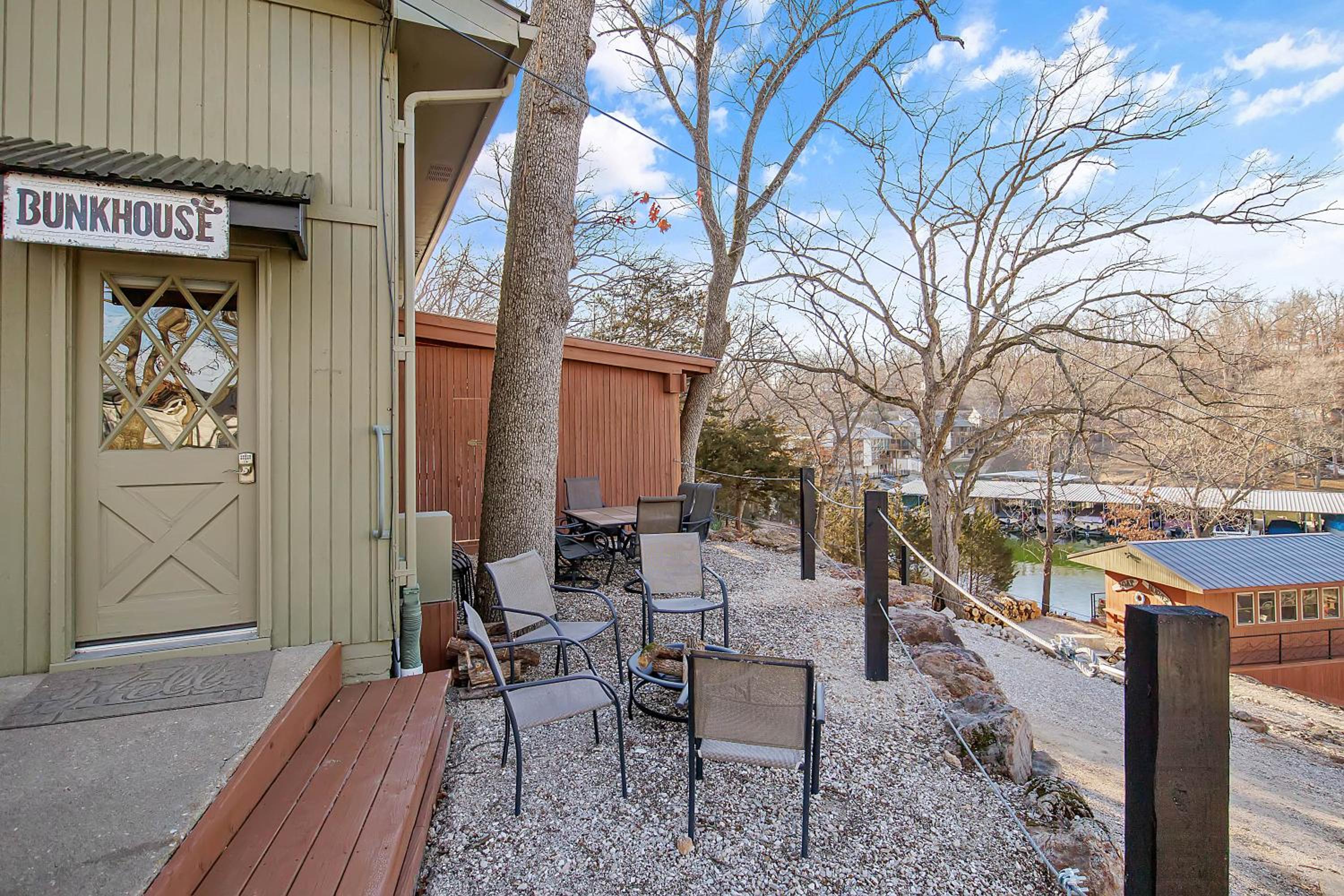 Game Room, Dock Life, Fire Pit & Hot Tub!