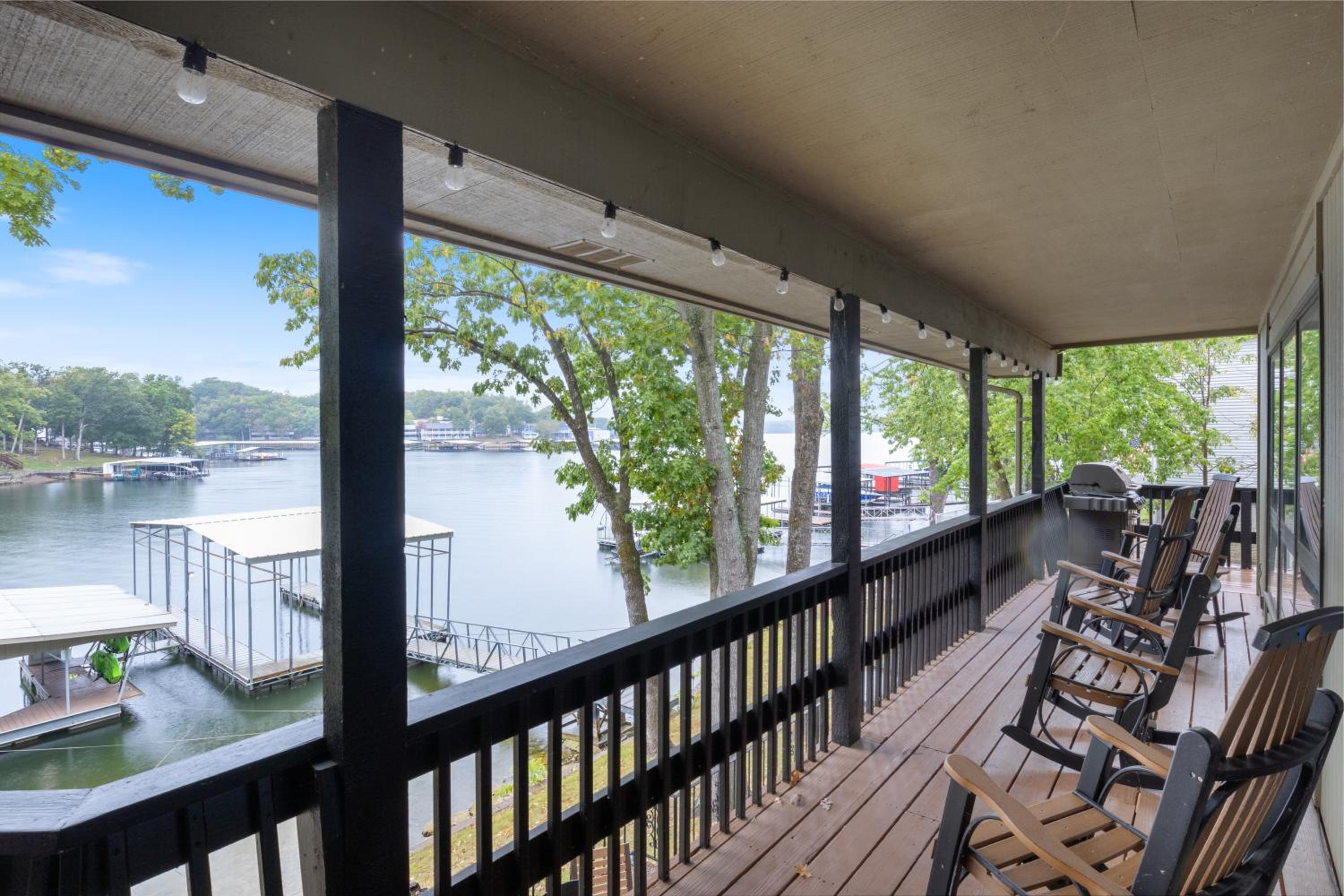 Game Room, Dock Life, Fire Pit & Hot Tub!