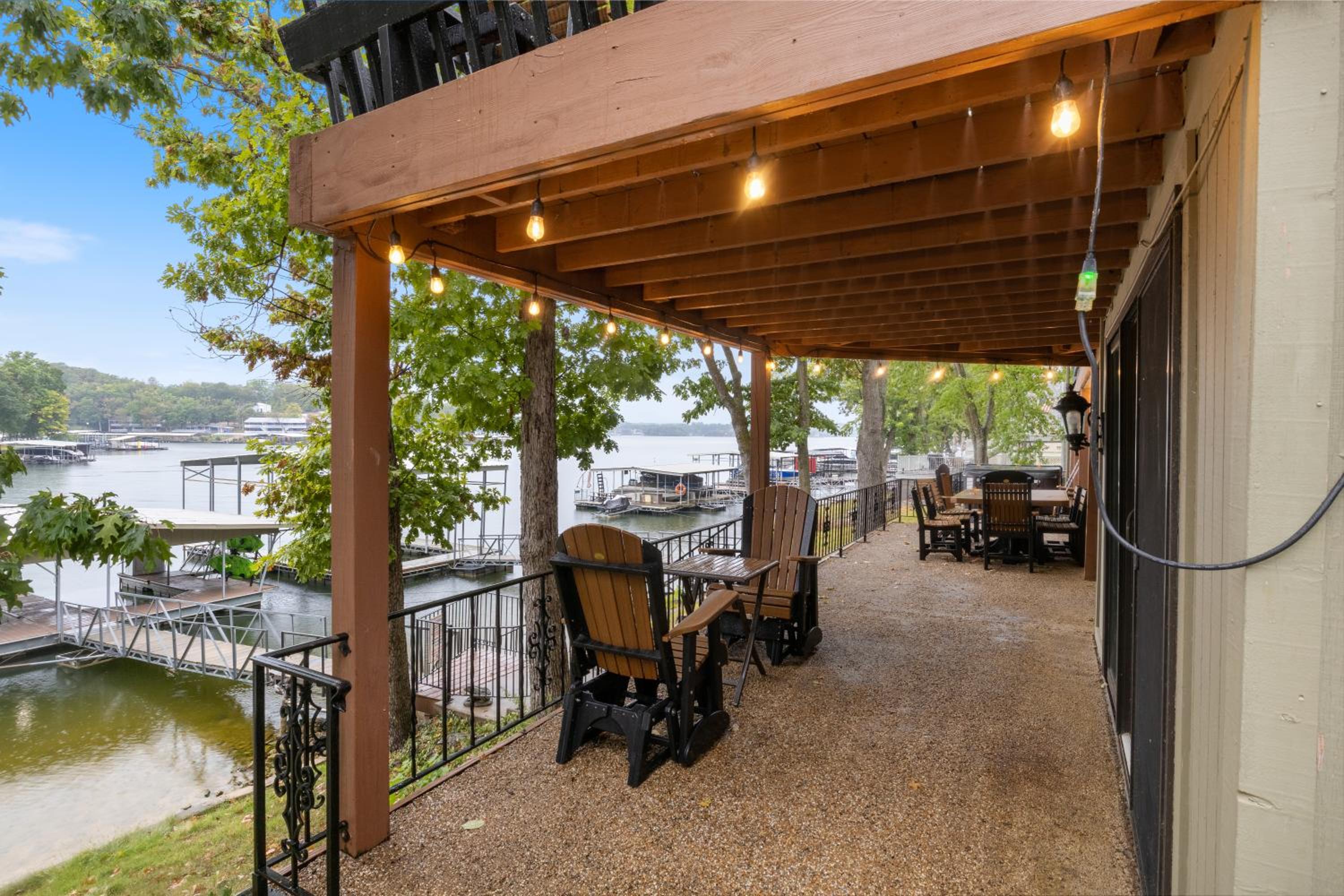 Game Room, Dock Life, Fire Pit & Hot Tub!