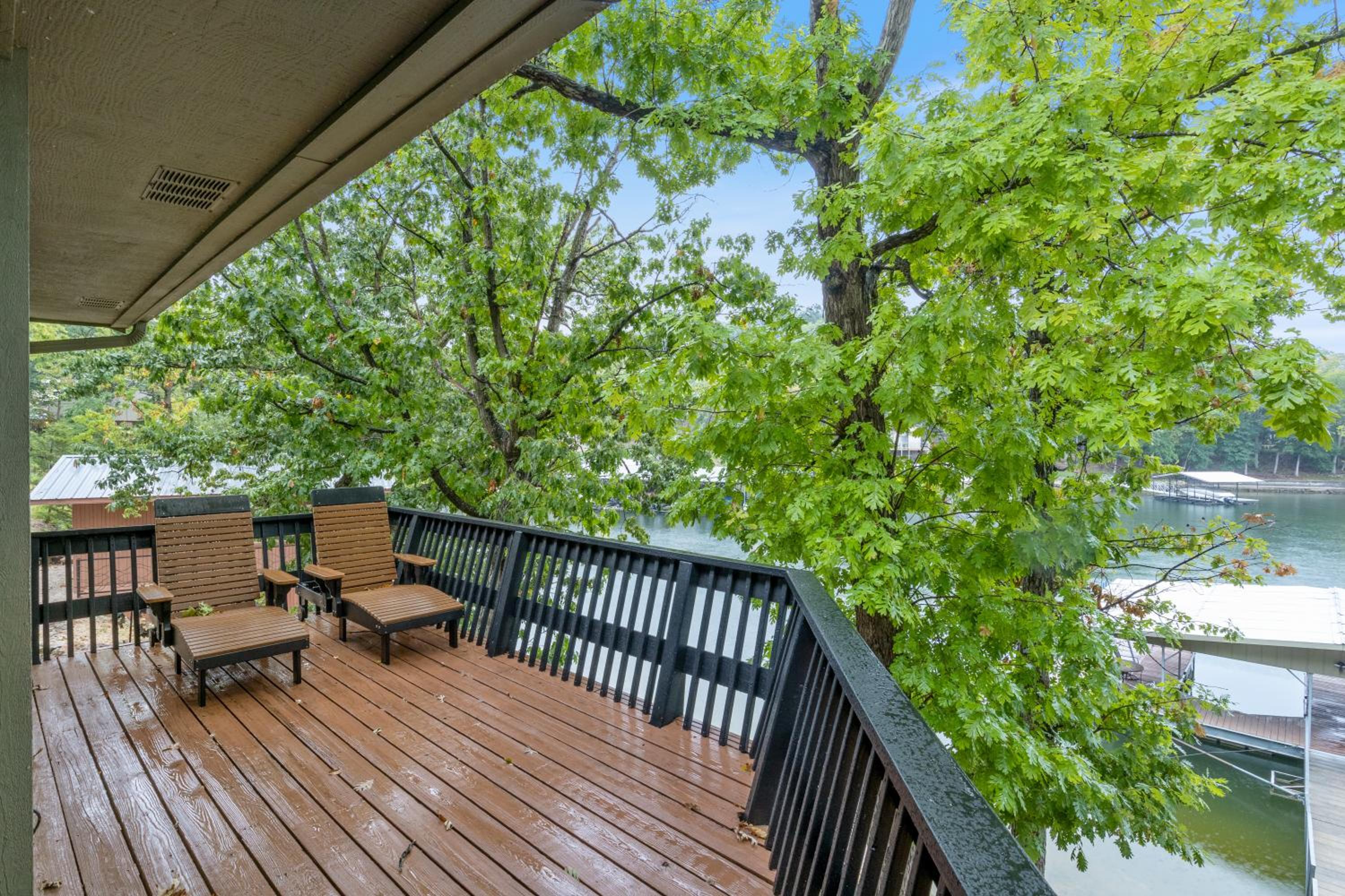 Game Room, Dock Life, Fire Pit & Hot Tub!