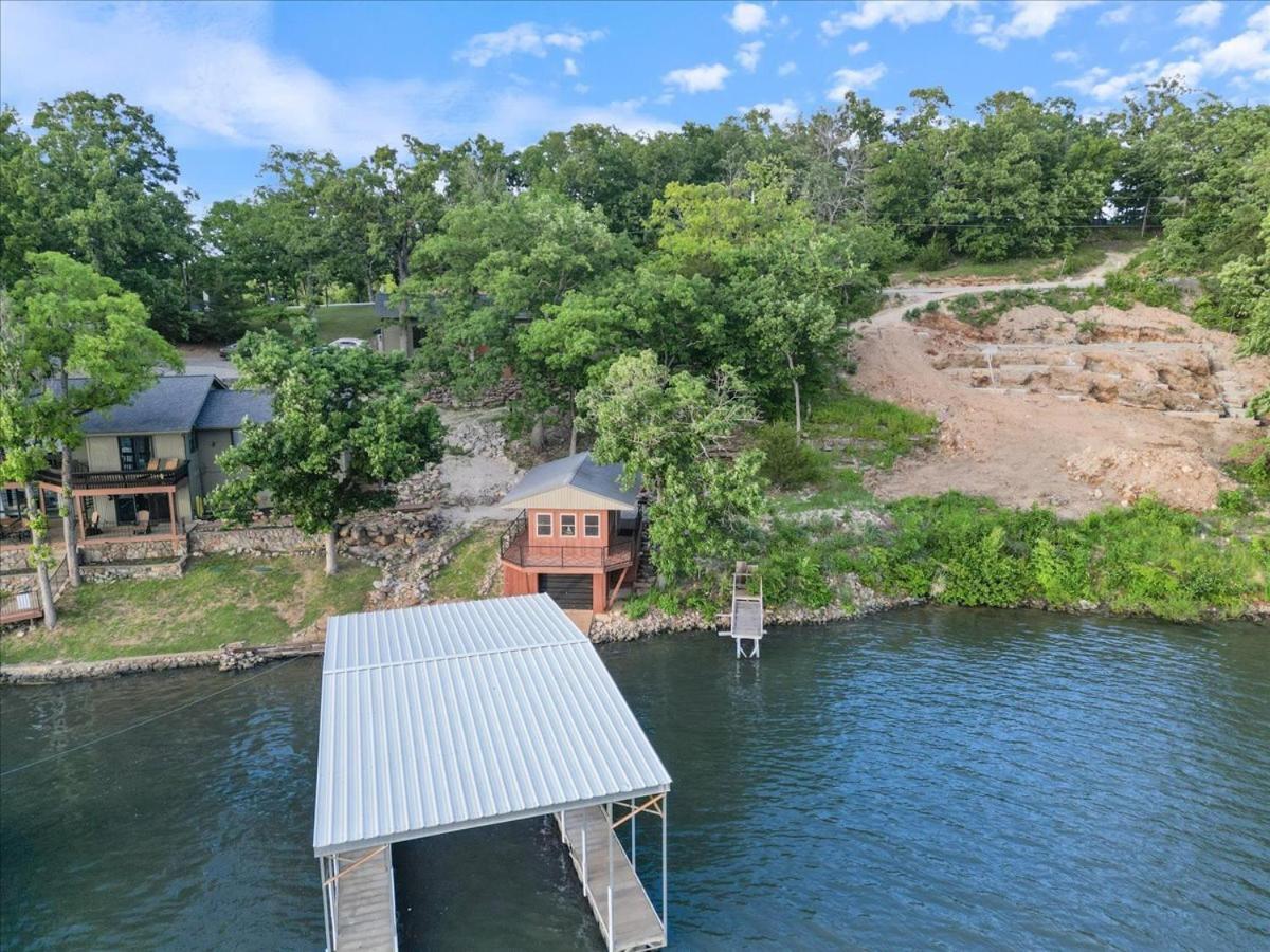 Game Room, Dock Life, Fire Pit & Hot Tub!